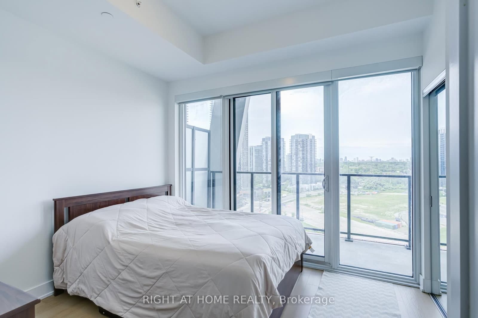 30 Shore Breeze Drive, Unit 1413 thumbnail 25