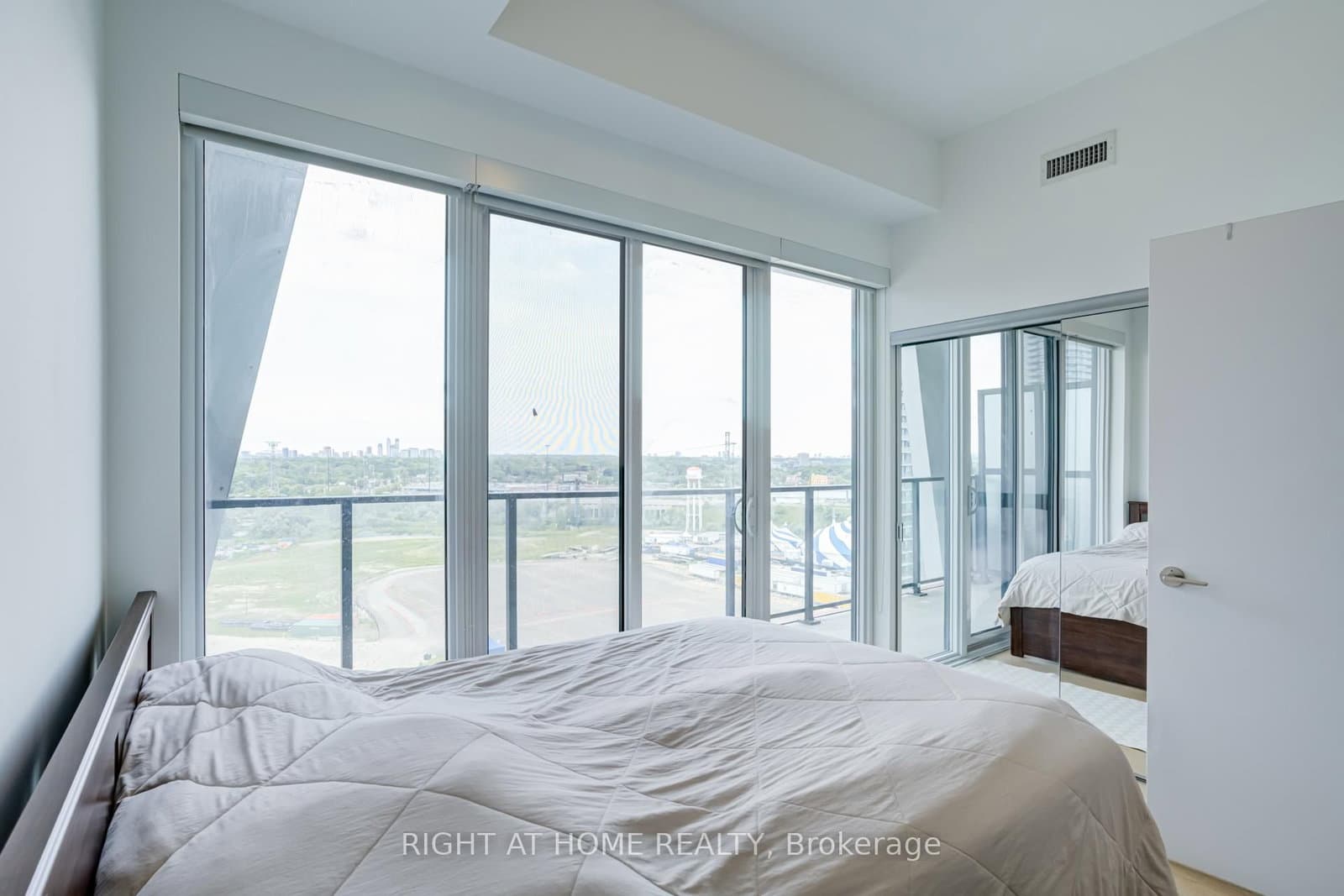 30 Shore Breeze Drive, Unit 1413 thumbnail 26