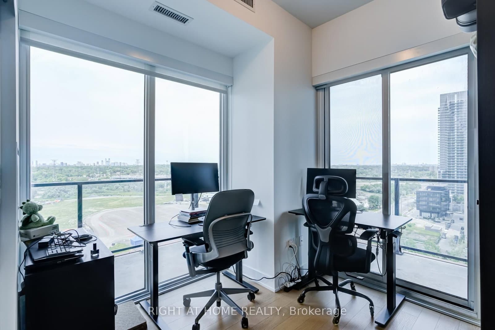 30 Shore Breeze Drive, Unit 1413 thumbnail 29
