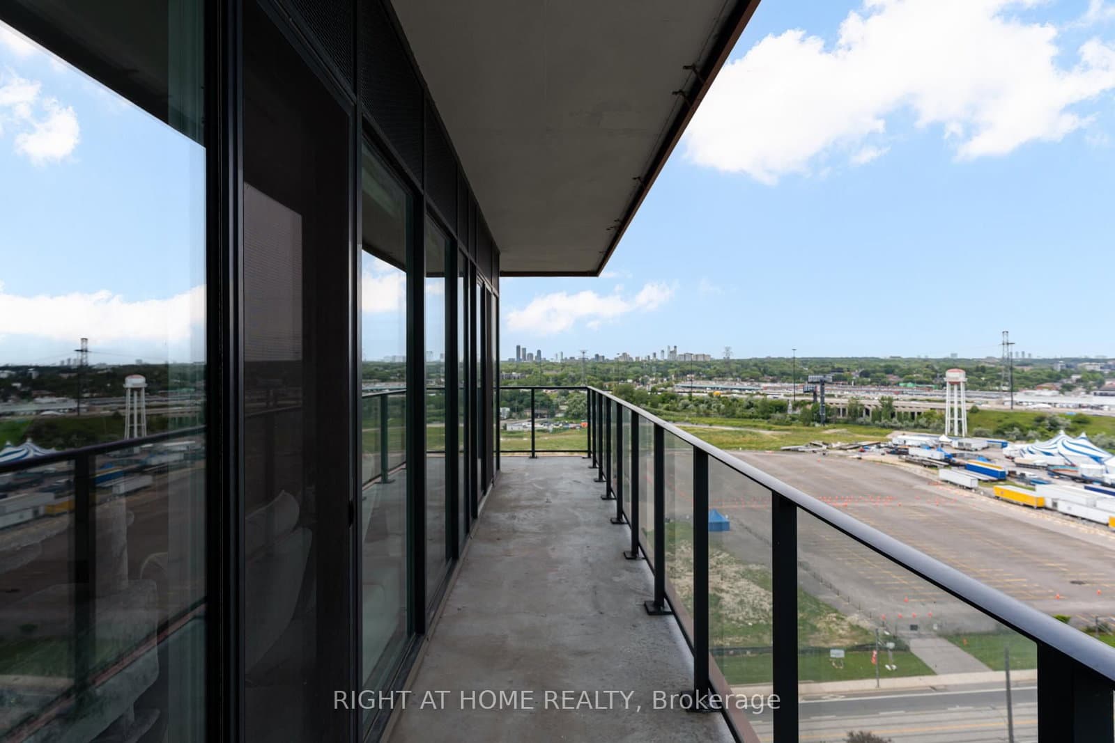 30 Shore Breeze Drive, Unit 1413 thumbnail 37
