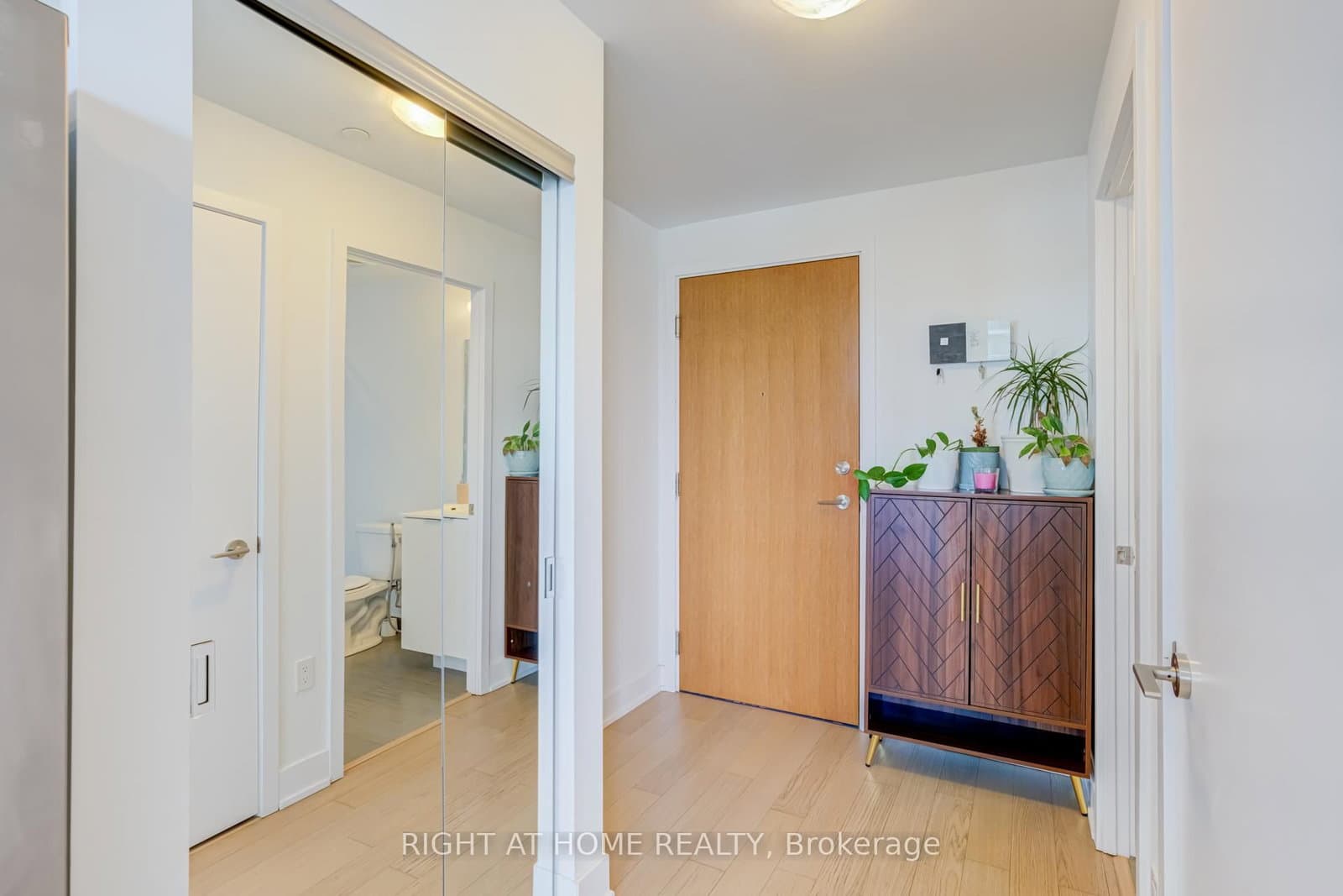 30 Shore Breeze Drive, Unit 1413 thumbnail 8