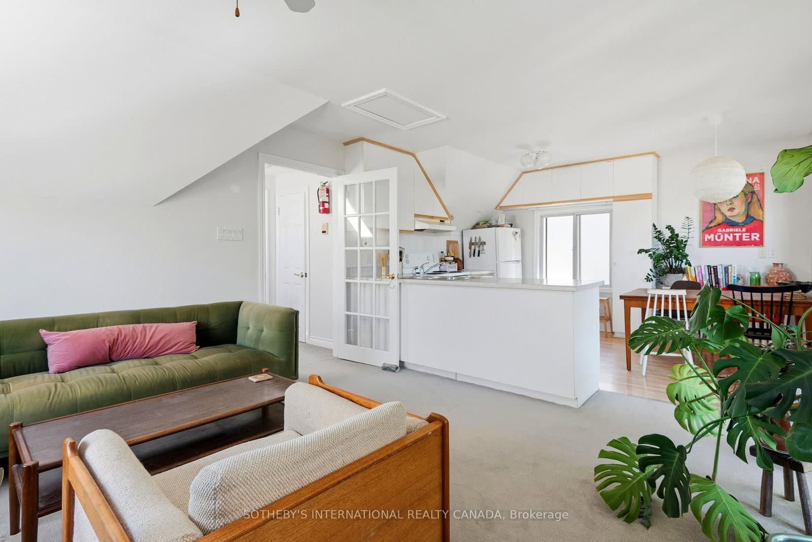 376 Sunnyside Avenue thumbnail 17