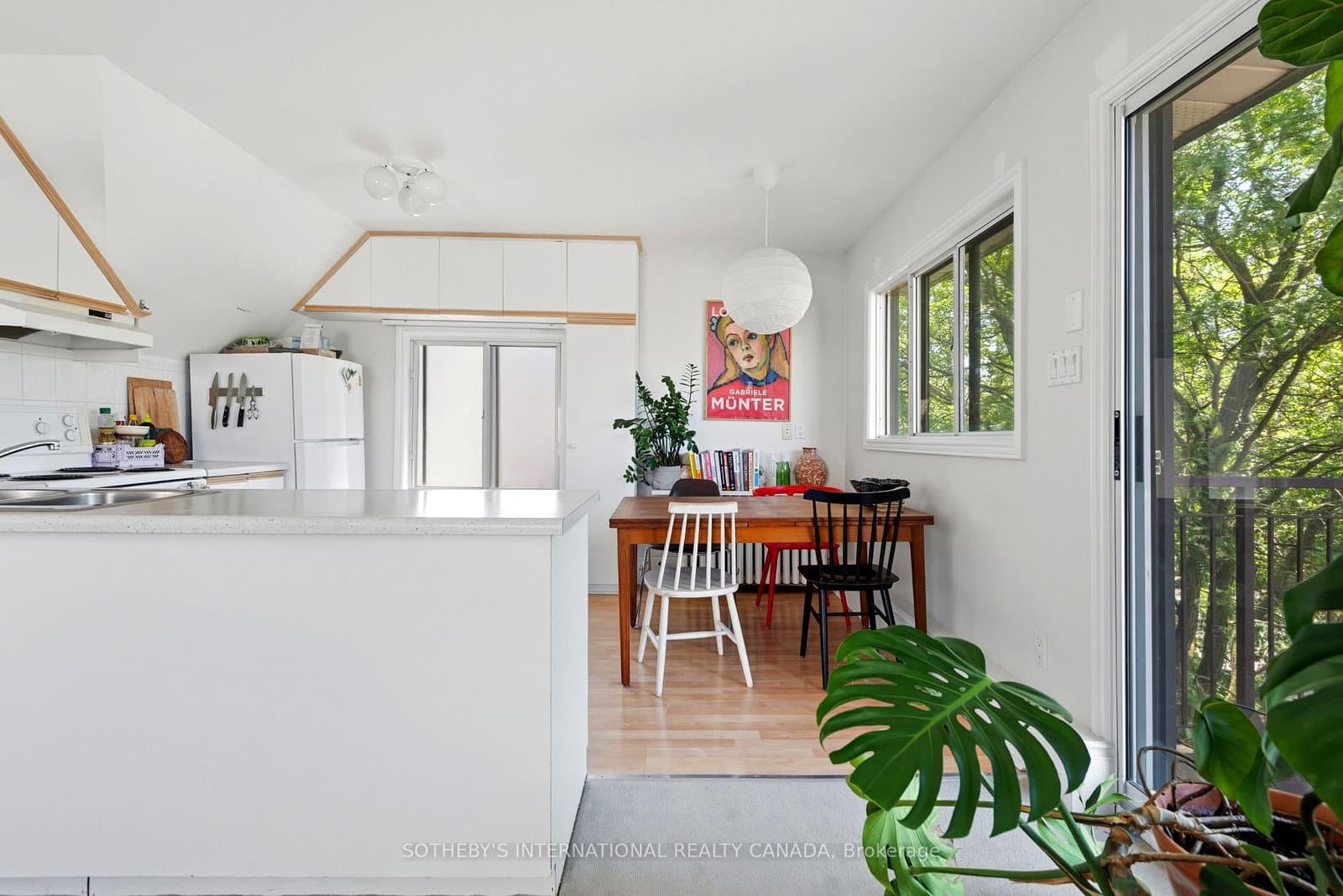 376 Sunnyside Avenue thumbnail 18
