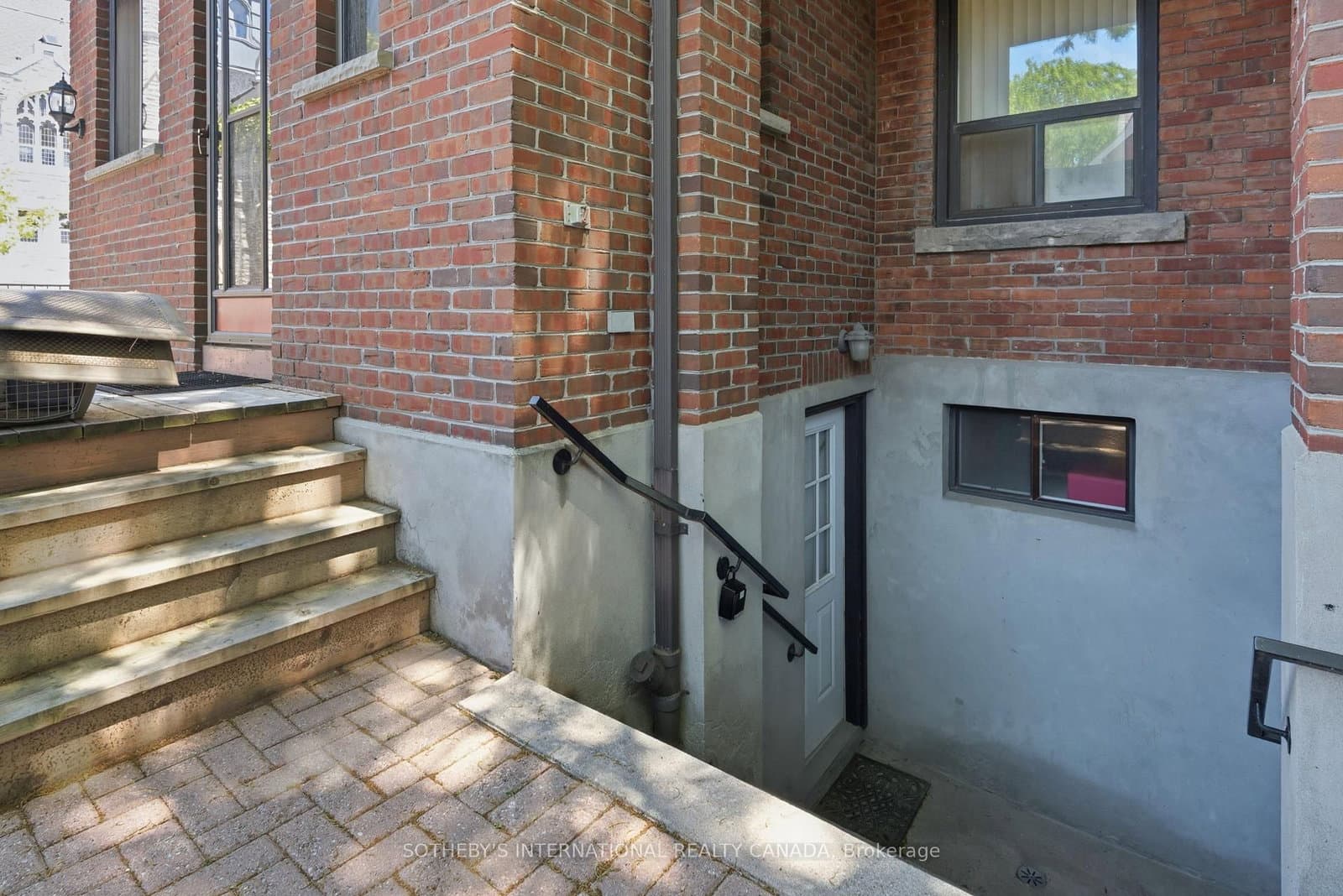 376 Sunnyside Avenue thumbnail 31