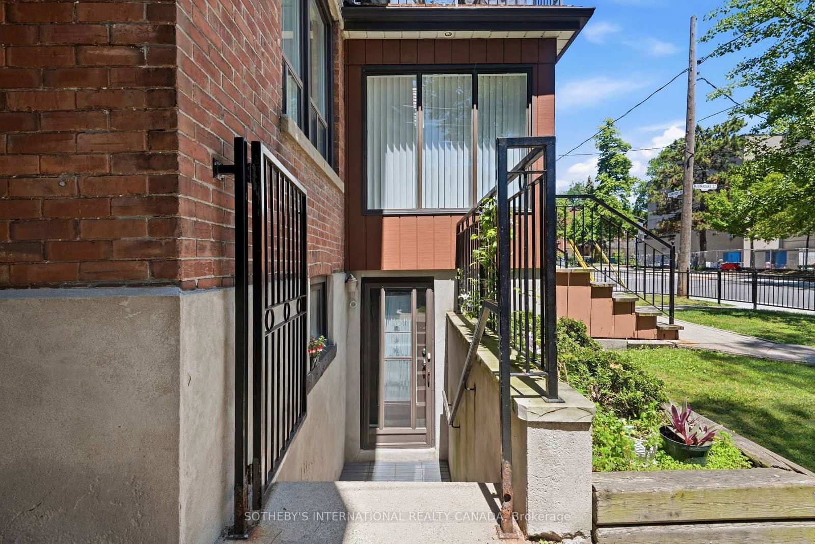 376 Sunnyside Avenue thumbnail 32