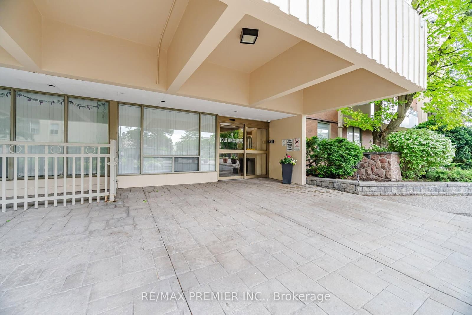 1 Four Winds Drive, Unit 701 thumbnail 4