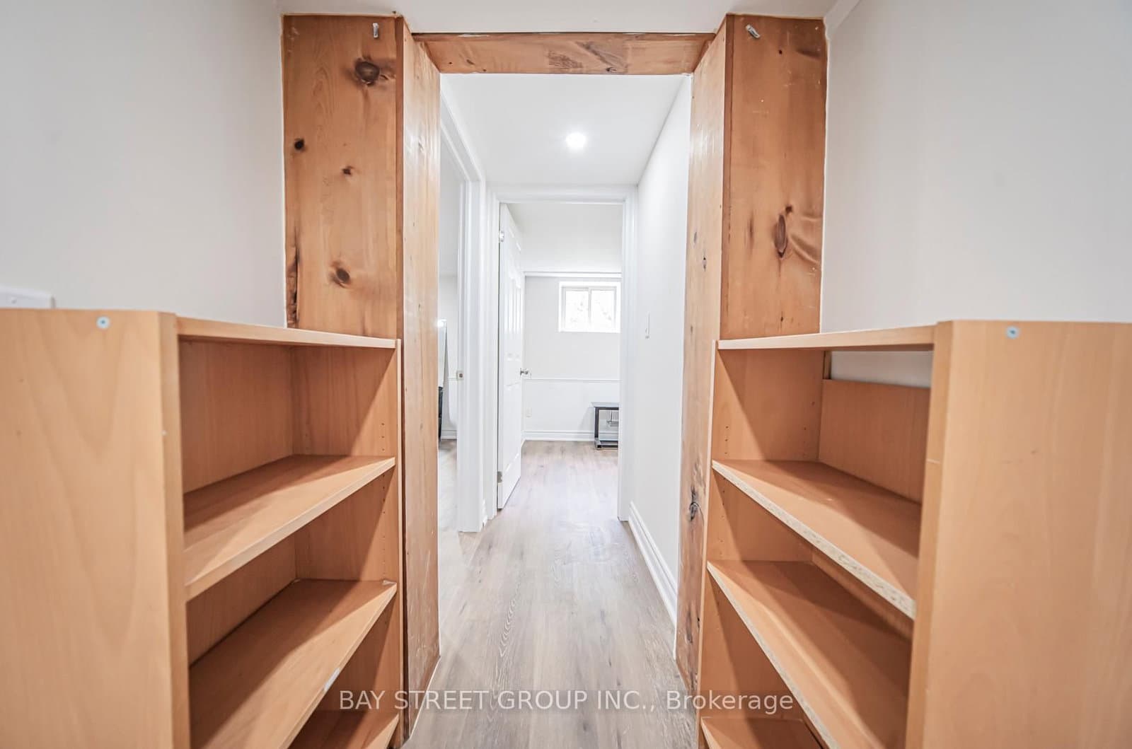 538 Queens Drive, Unit Basement thumbnail 15