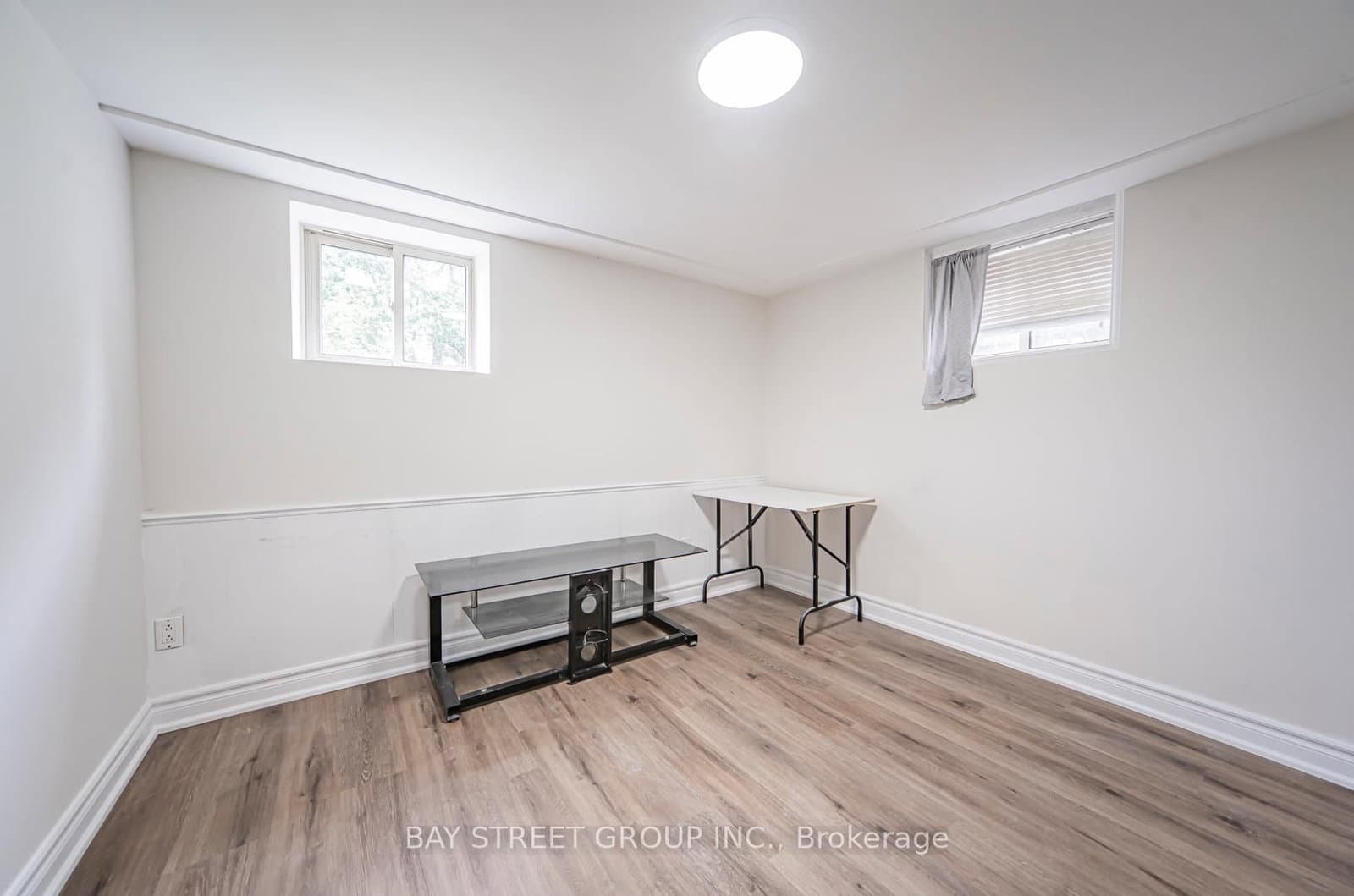 538 Queens Drive, Unit Basement thumbnail 19