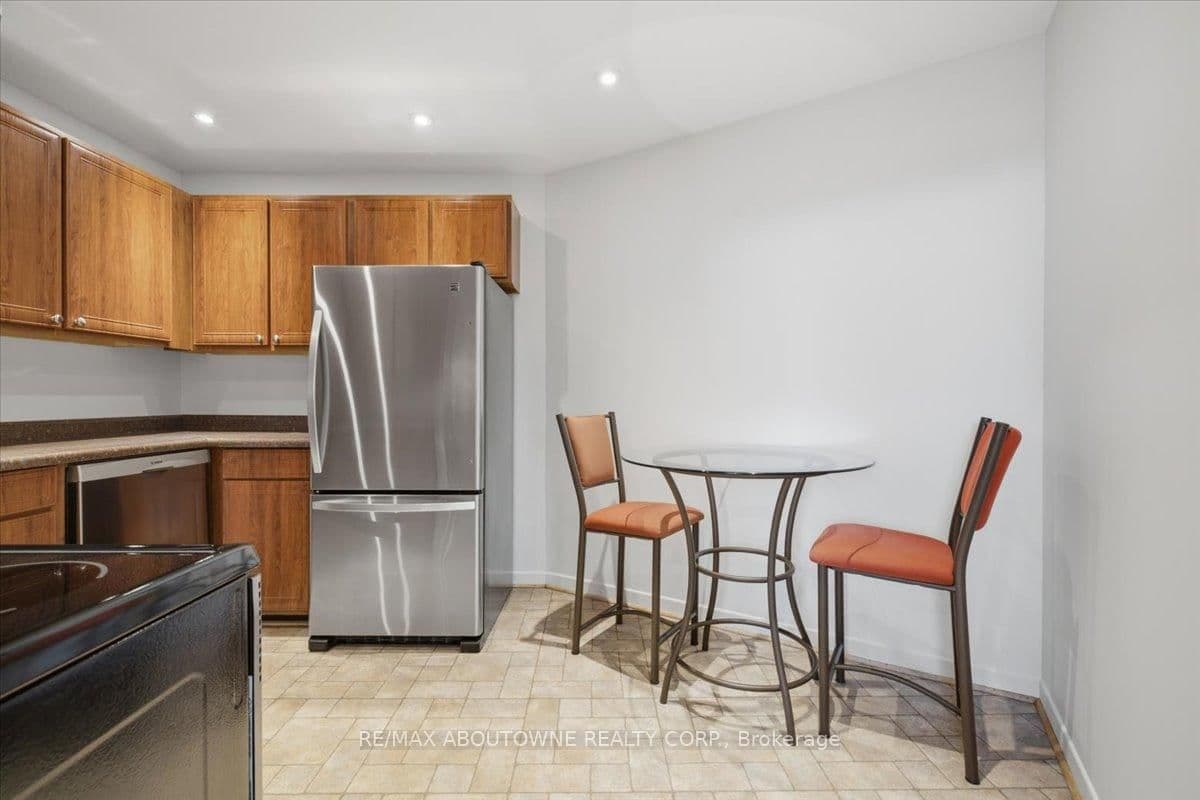 5250 Lakeshore Road, Unit 401 thumbnail 13