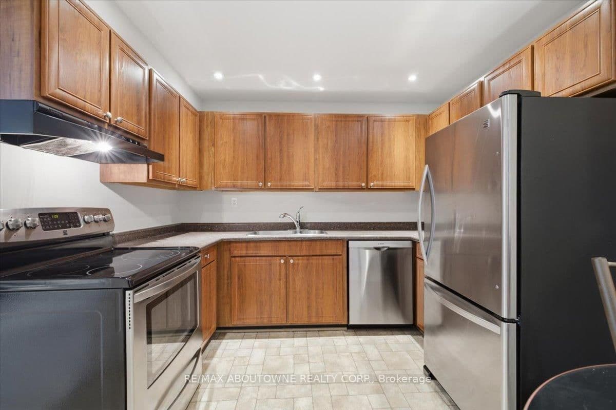 5250 Lakeshore Road, Unit 401 thumbnail 14