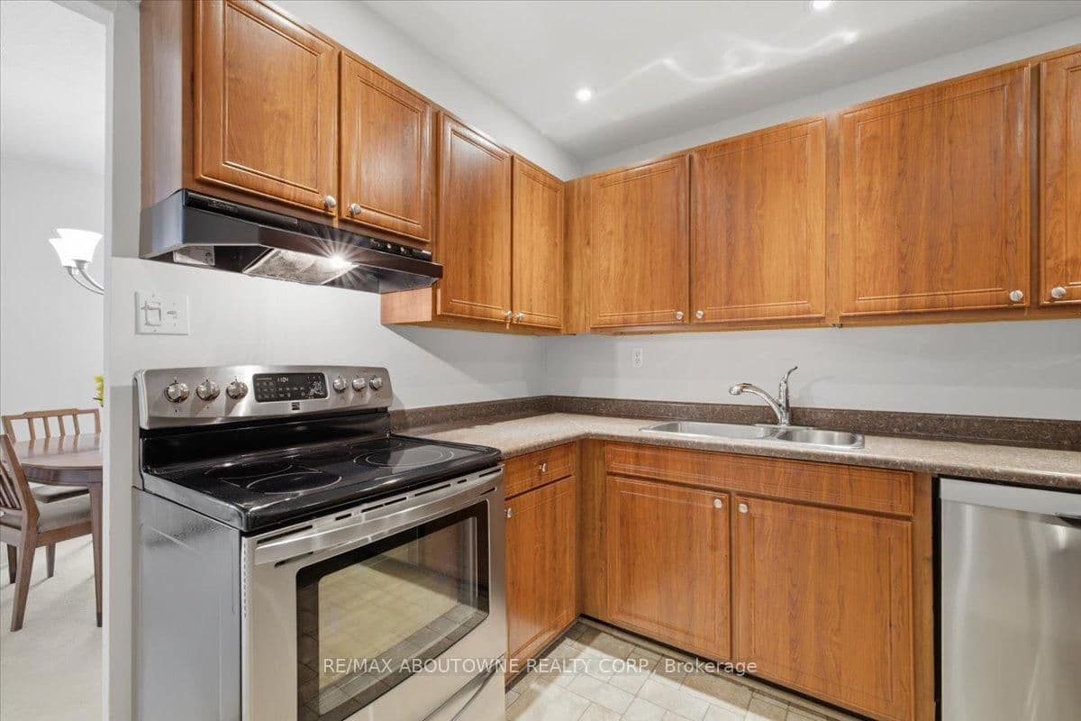 5250 Lakeshore Road, Unit 401 thumbnail 15