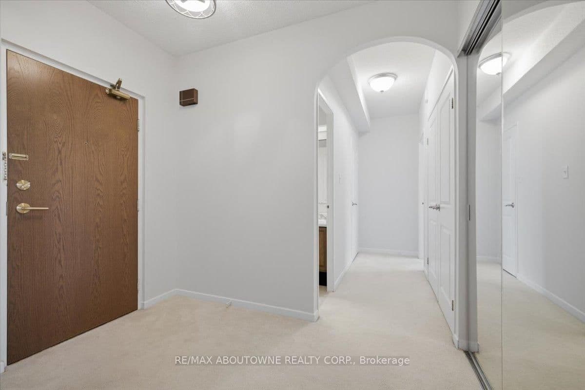 5250 Lakeshore Road, Unit 401 thumbnail 16