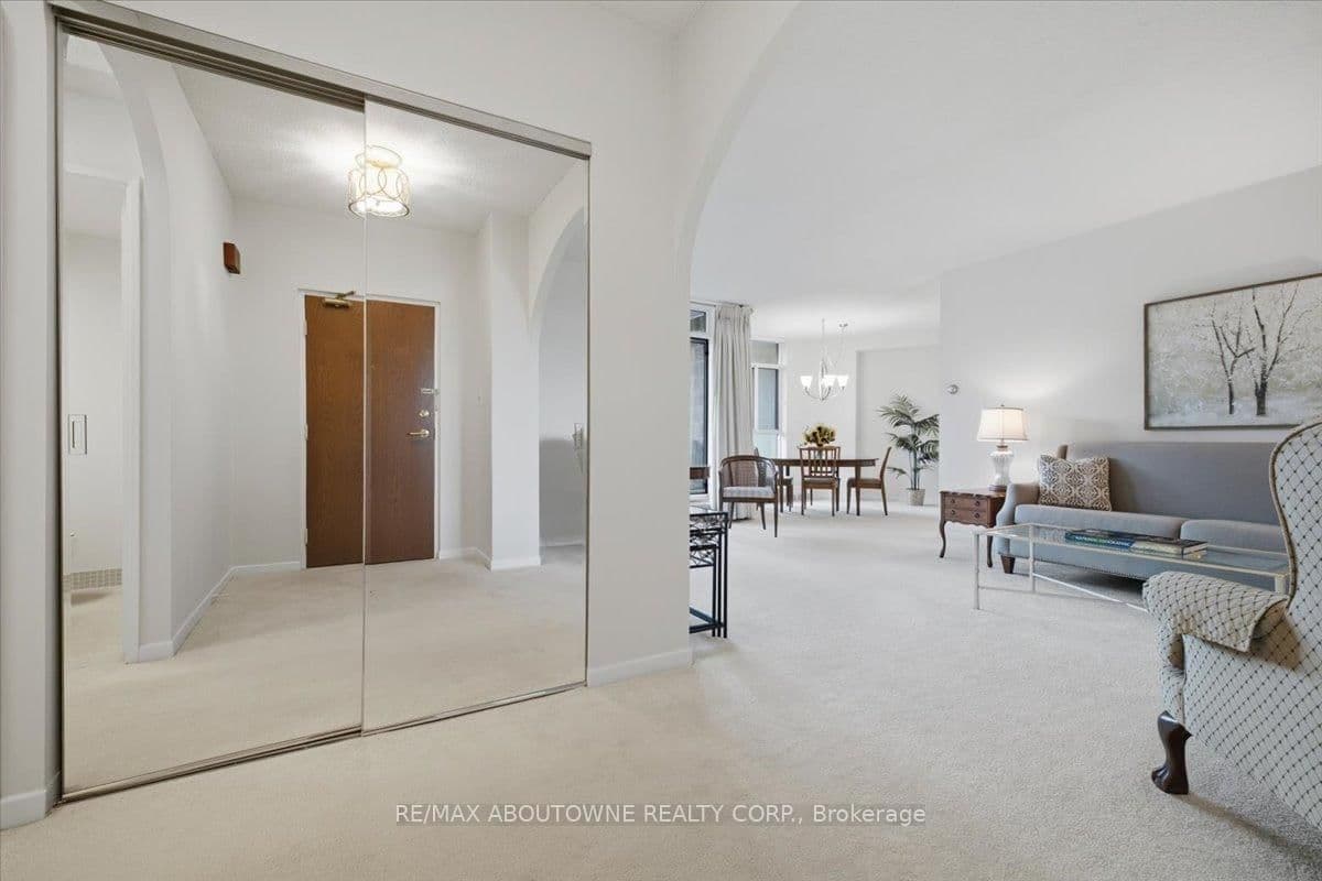 5250 Lakeshore Road, Unit 401 thumbnail 2