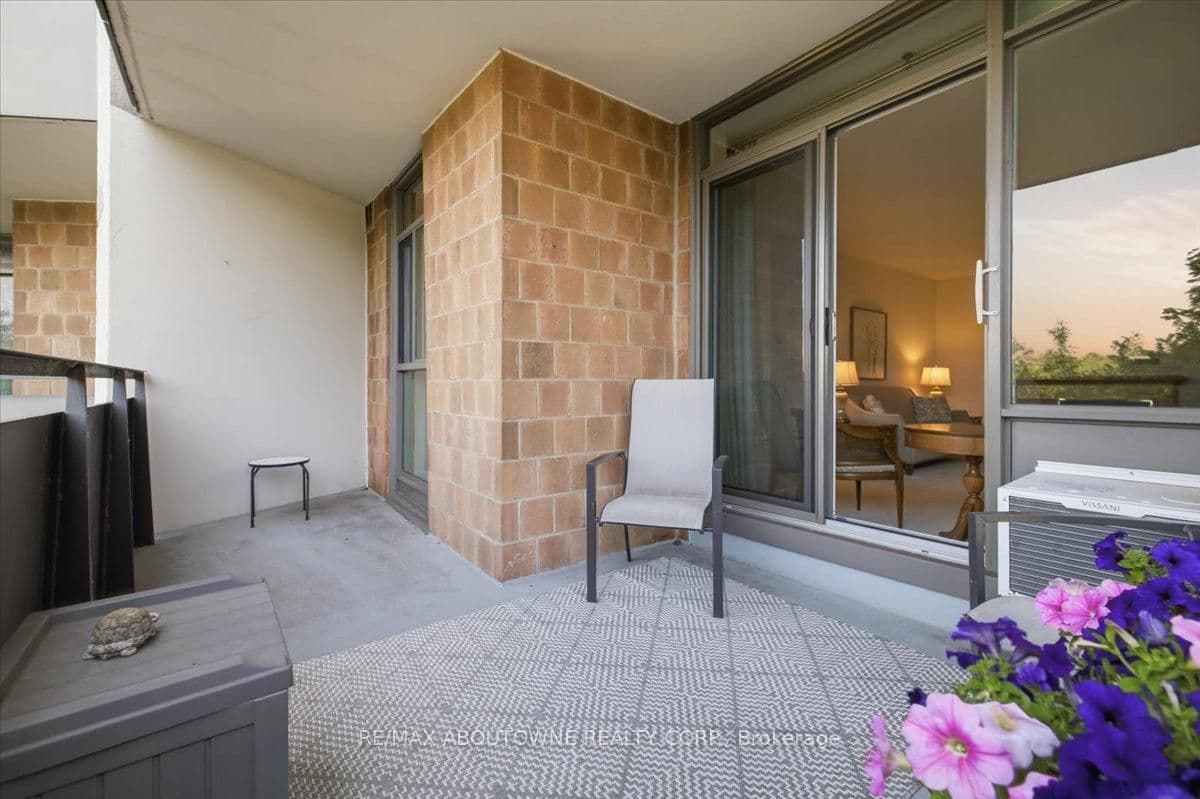 5250 Lakeshore Road, Unit 401 thumbnail 25