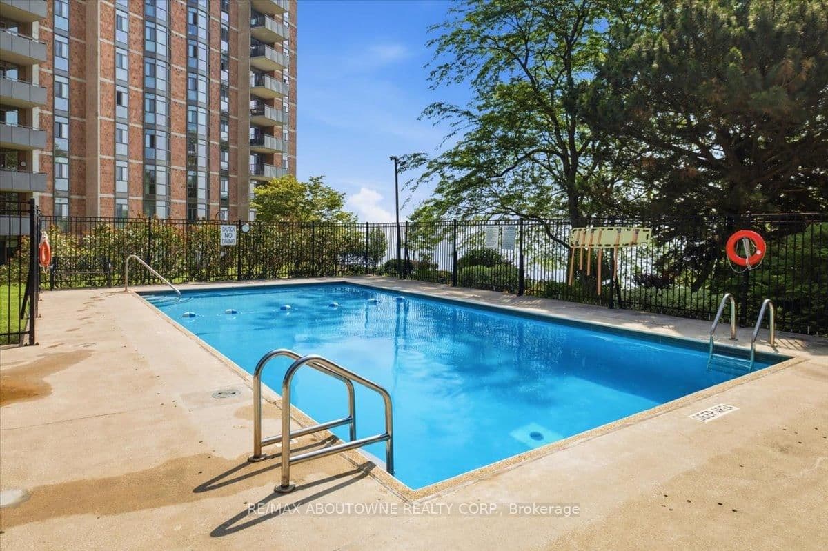 5250 Lakeshore Road, Unit 401 thumbnail 27