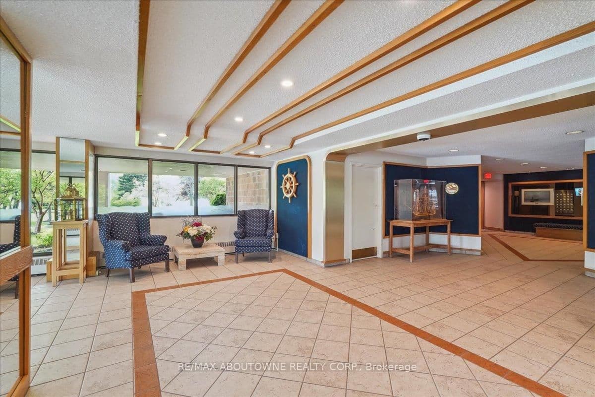 5250 Lakeshore Road, Unit 401 thumbnail 31