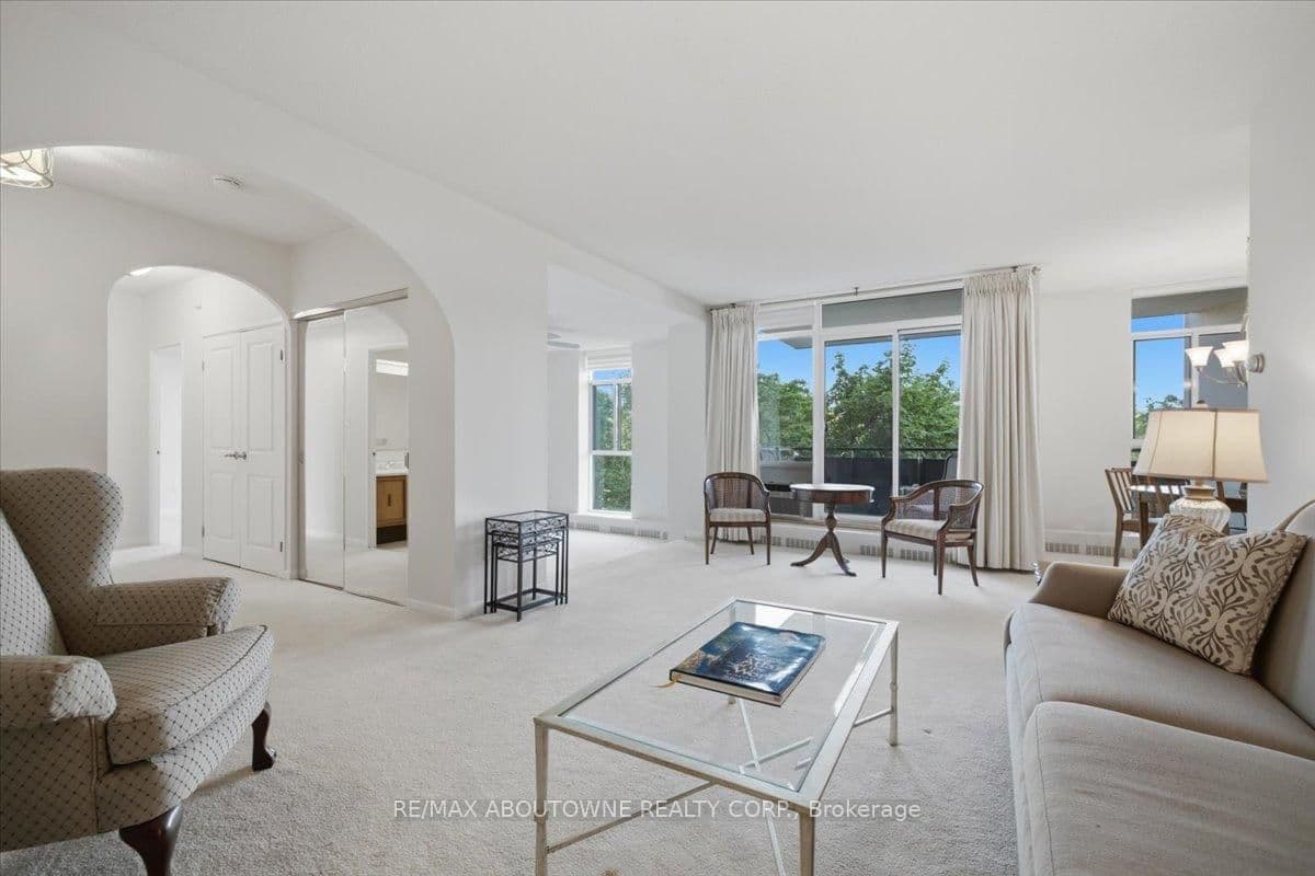 5250 Lakeshore Road, Unit 401 thumbnail 6