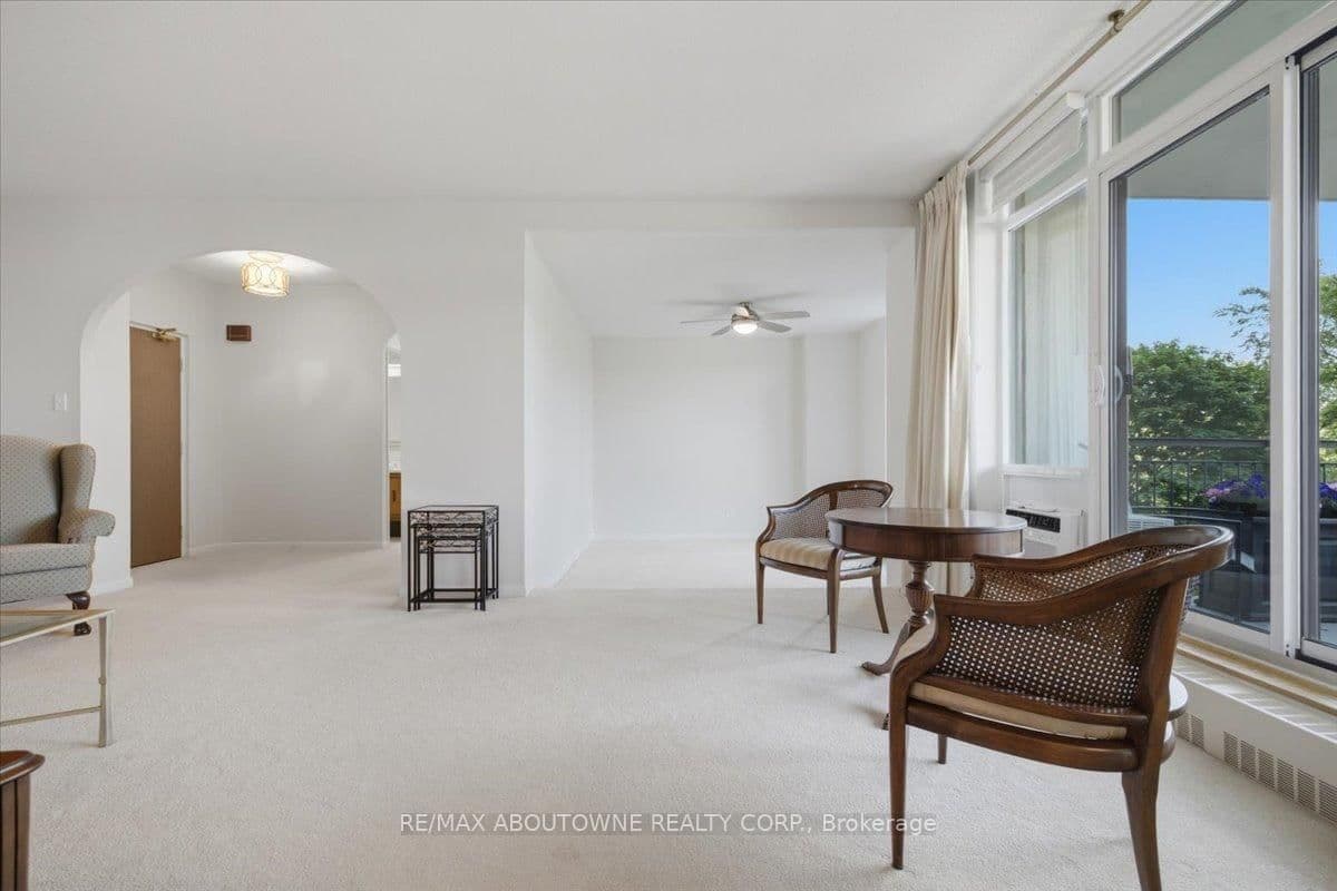 5250 Lakeshore Road, Unit 401 thumbnail 8