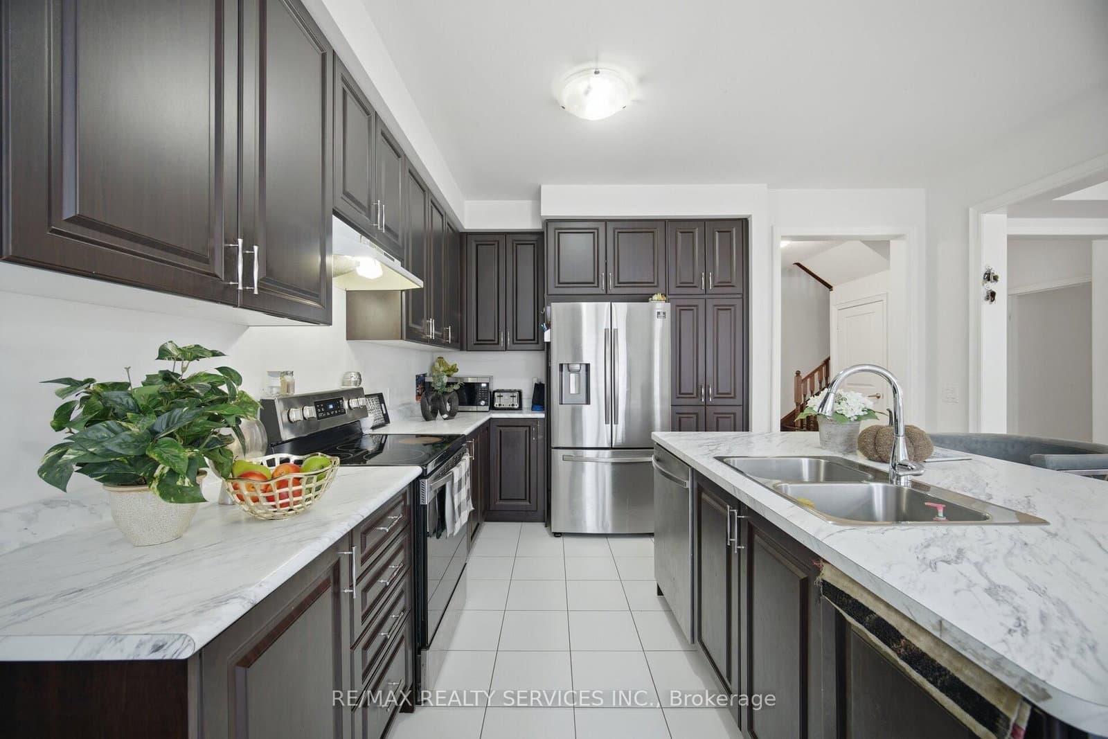 585 Dougall Avenue thumbnail 11