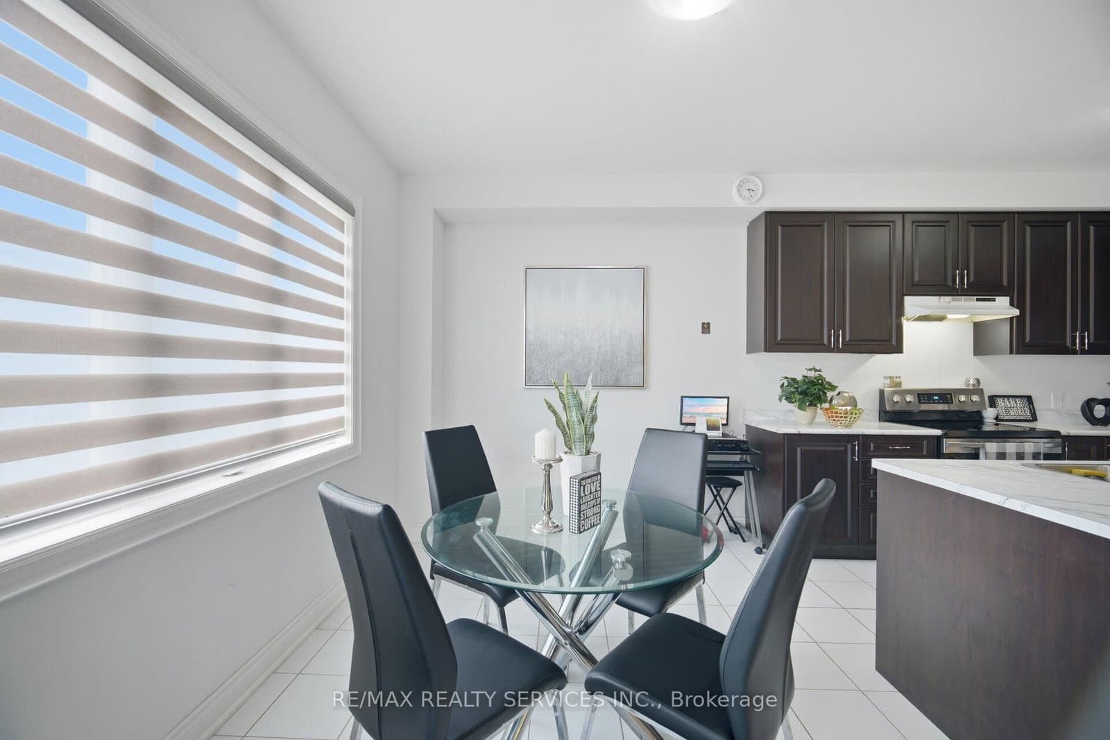 585 Dougall Avenue thumbnail 14