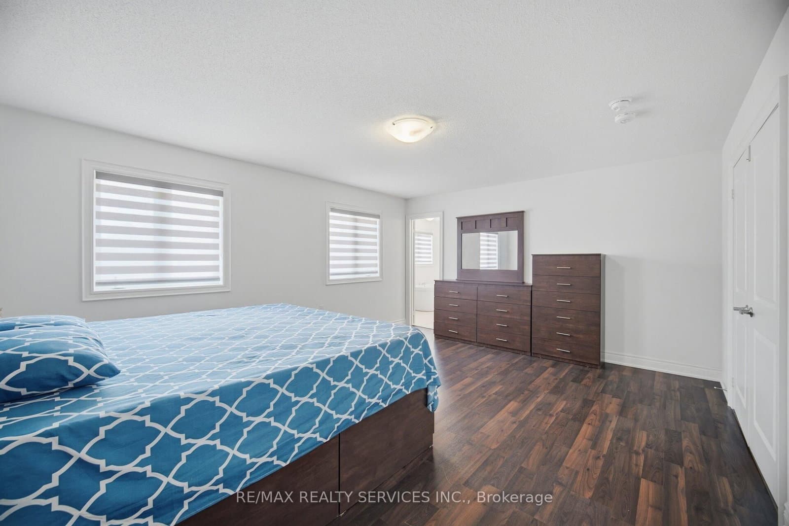 585 Dougall Avenue thumbnail 26