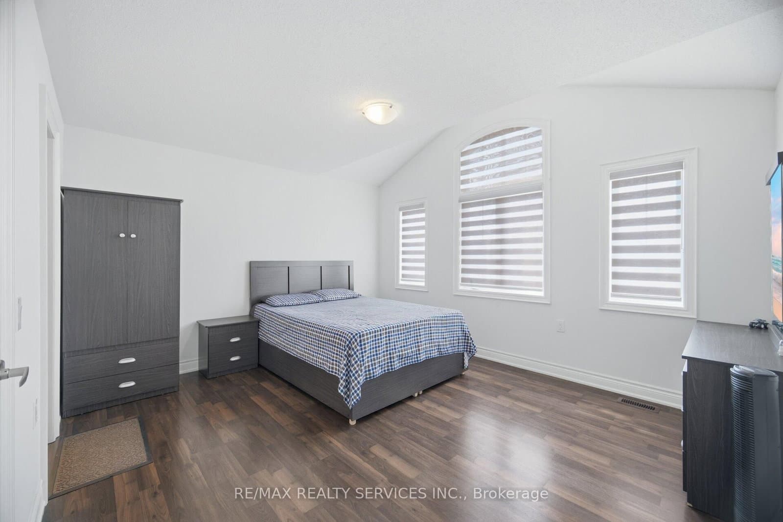 585 Dougall Avenue thumbnail 37
