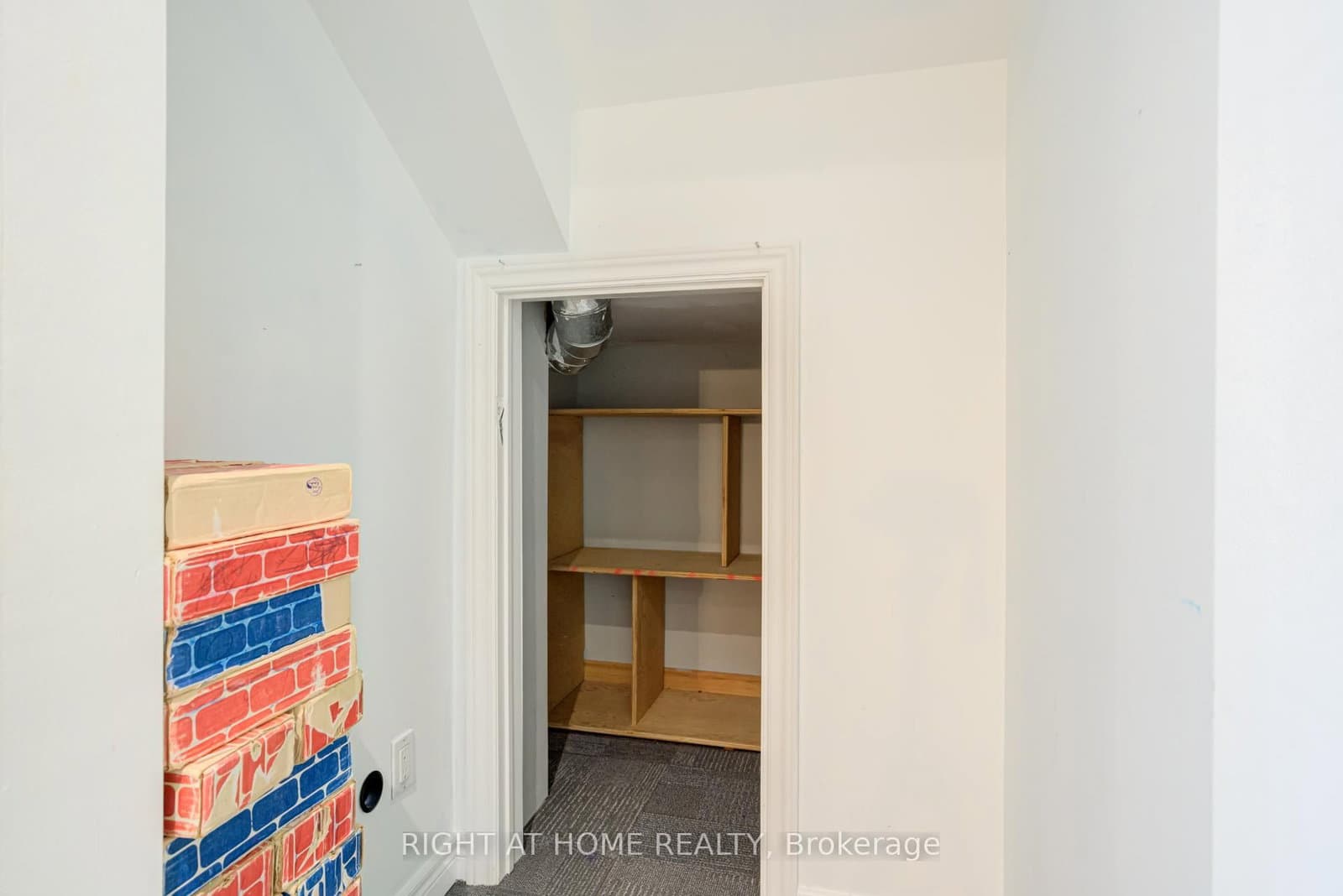 1 Rathburn Road, Unit Lower Level thumbnail 12
