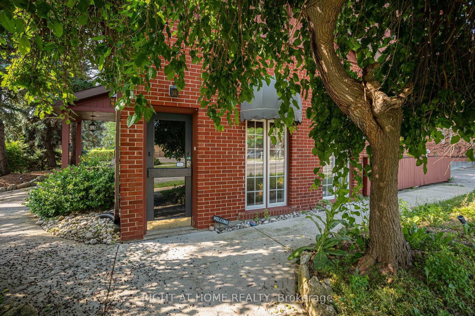1 Rathburn Road, Unit Lower Level thumbnail 4