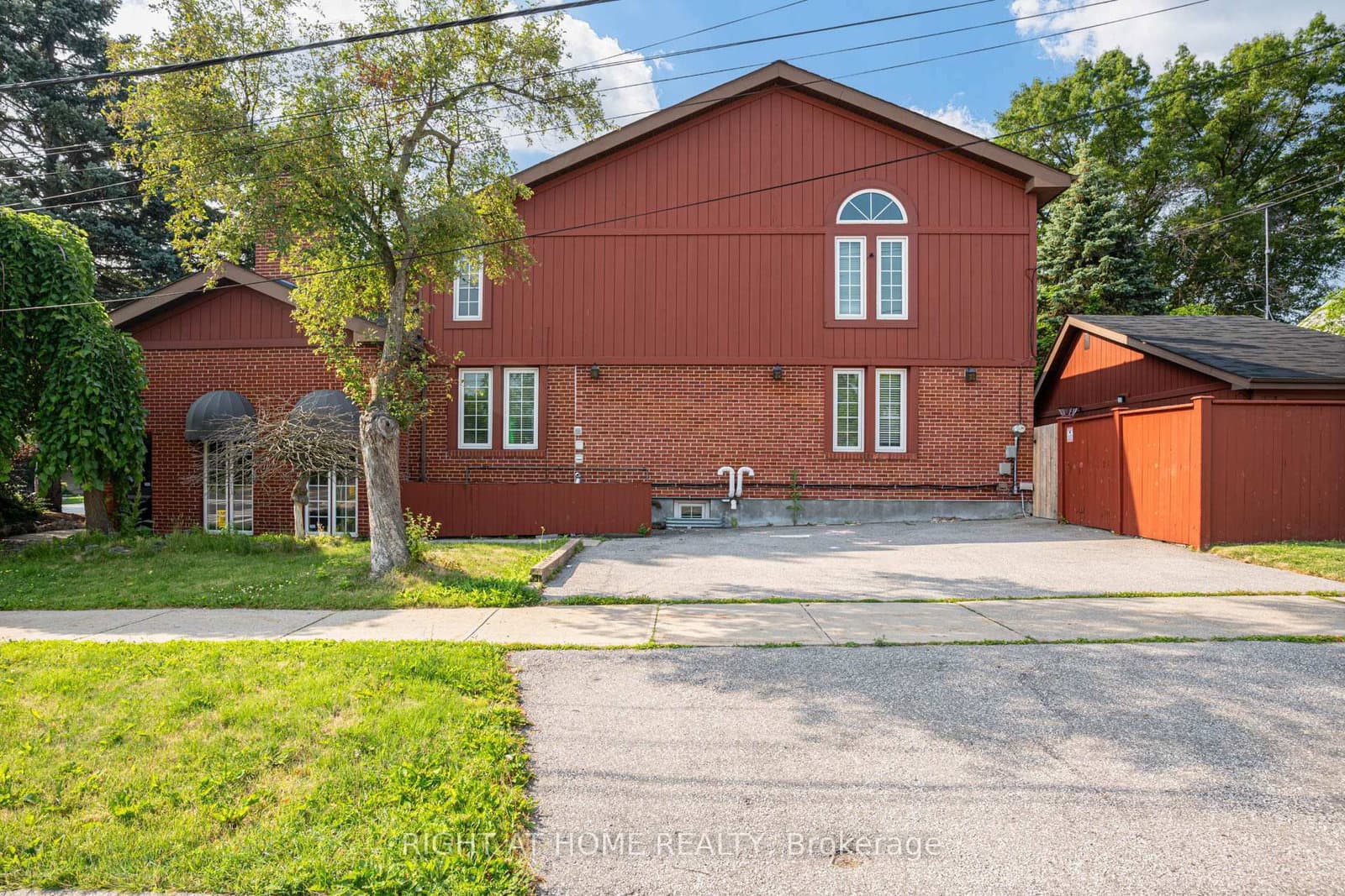 1 Rathburn Road, Unit Lower Level thumbnail 5