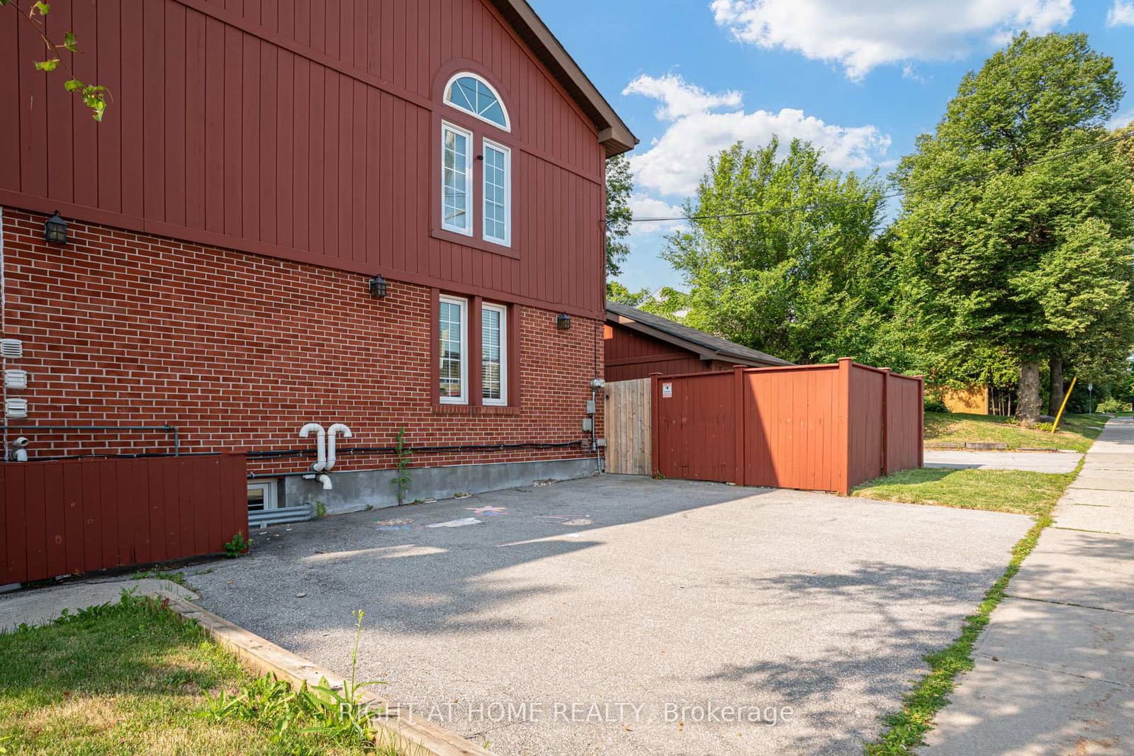 1 Rathburn Road, Unit Lower Level thumbnail 7