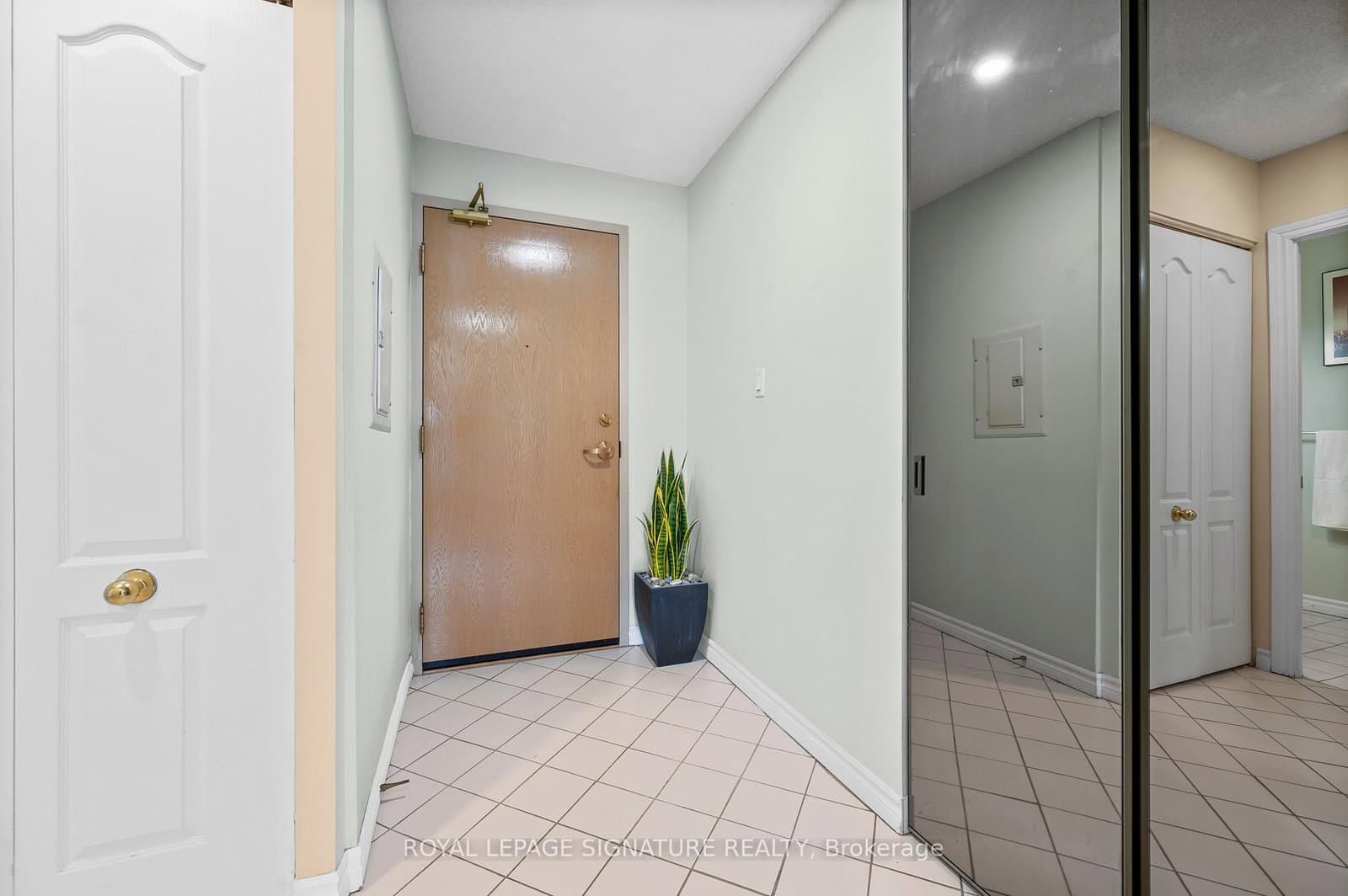 3 Dayspring Circle, Unit 205 thumbnail 5