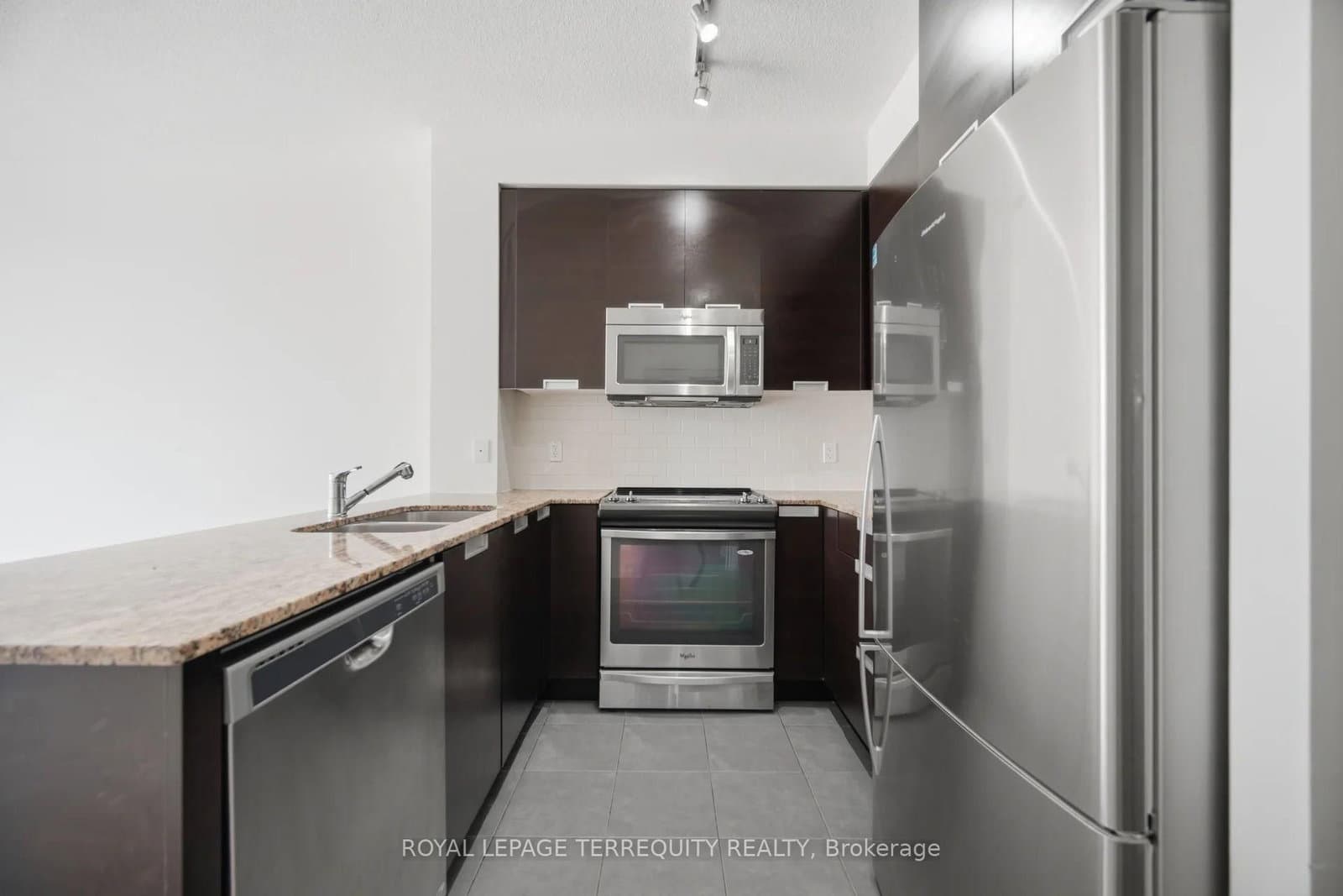 75 Eglinton Avenue W, Unit 703 thumbnail 10
