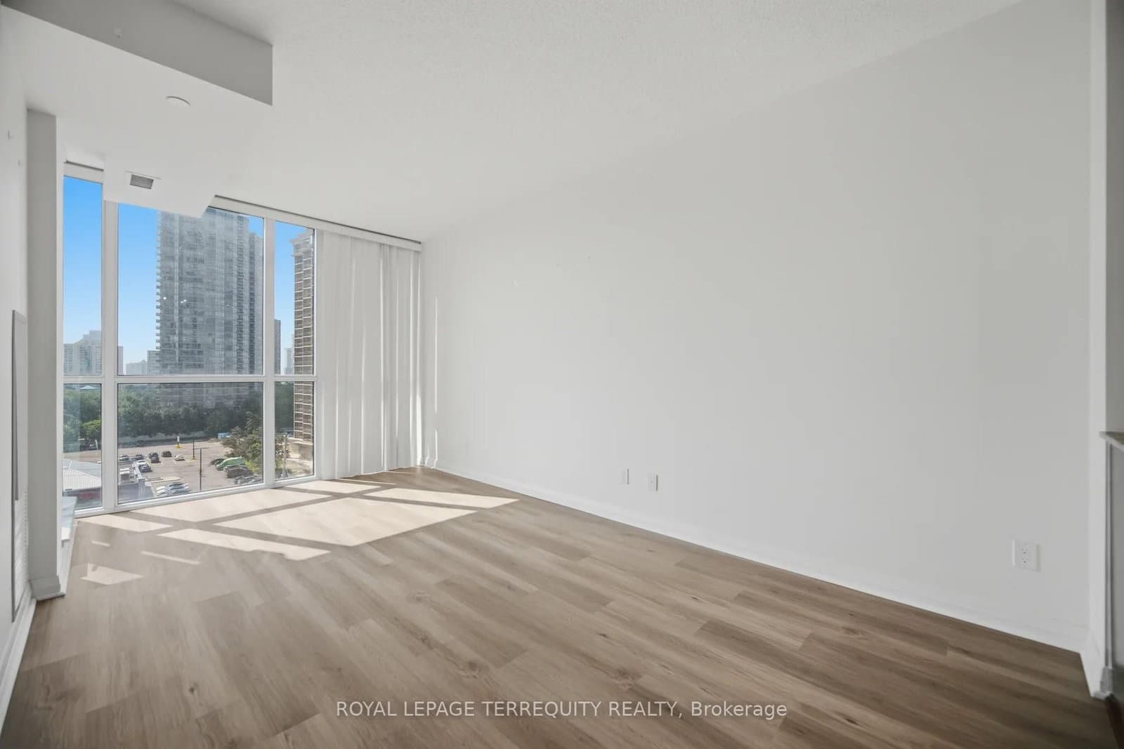 75 Eglinton Avenue W, Unit 703 thumbnail 12