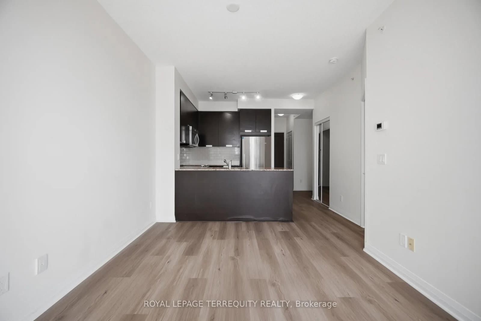 75 Eglinton Avenue W, Unit 703 thumbnail 13