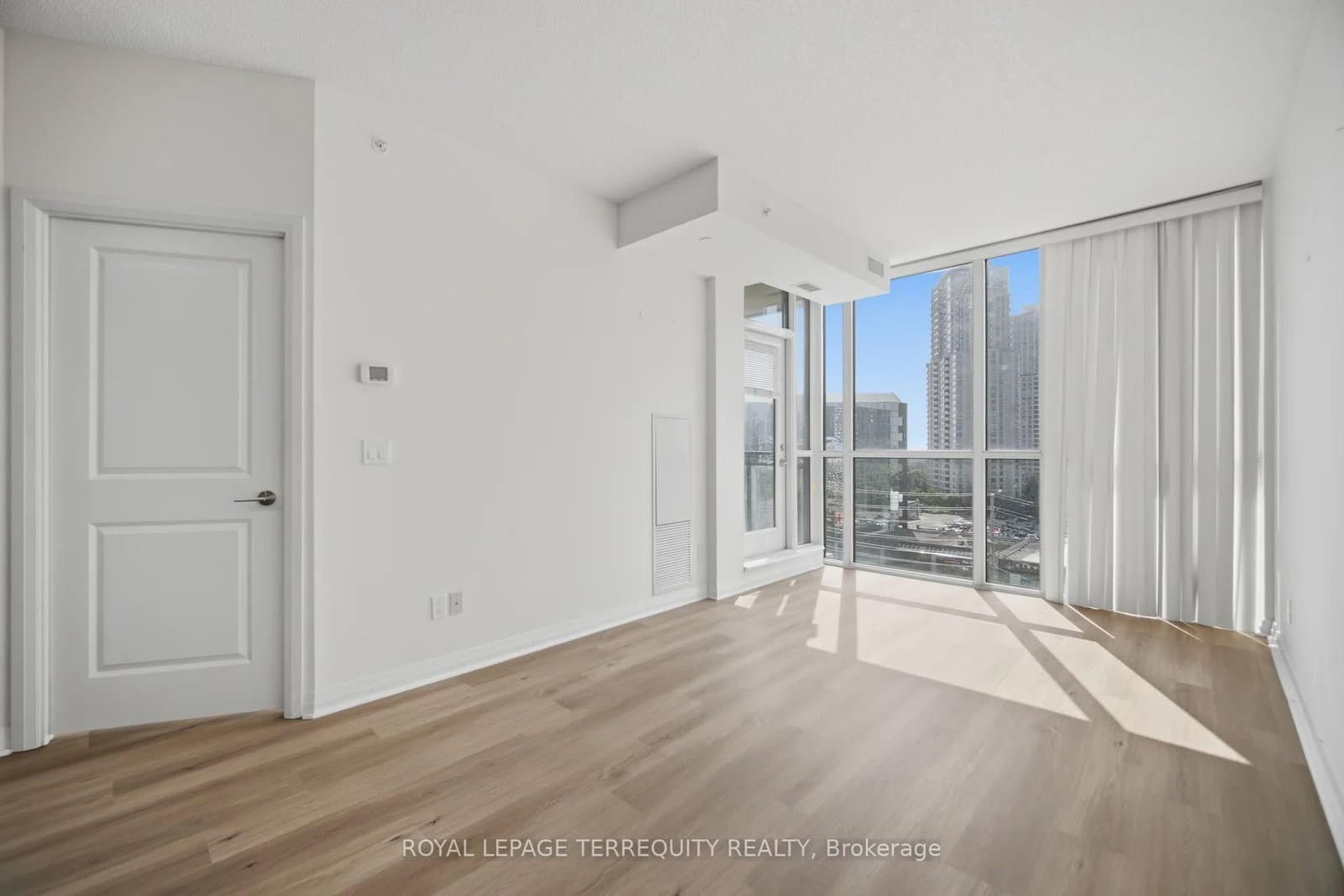 75 Eglinton Avenue W, Unit 703 thumbnail 14