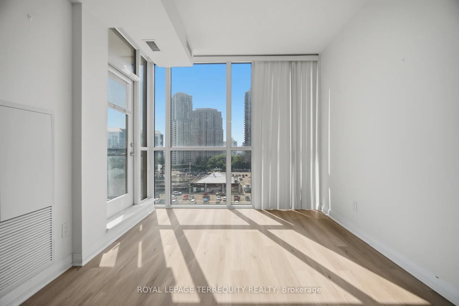 75 Eglinton Avenue W, Unit 703 thumbnail 15