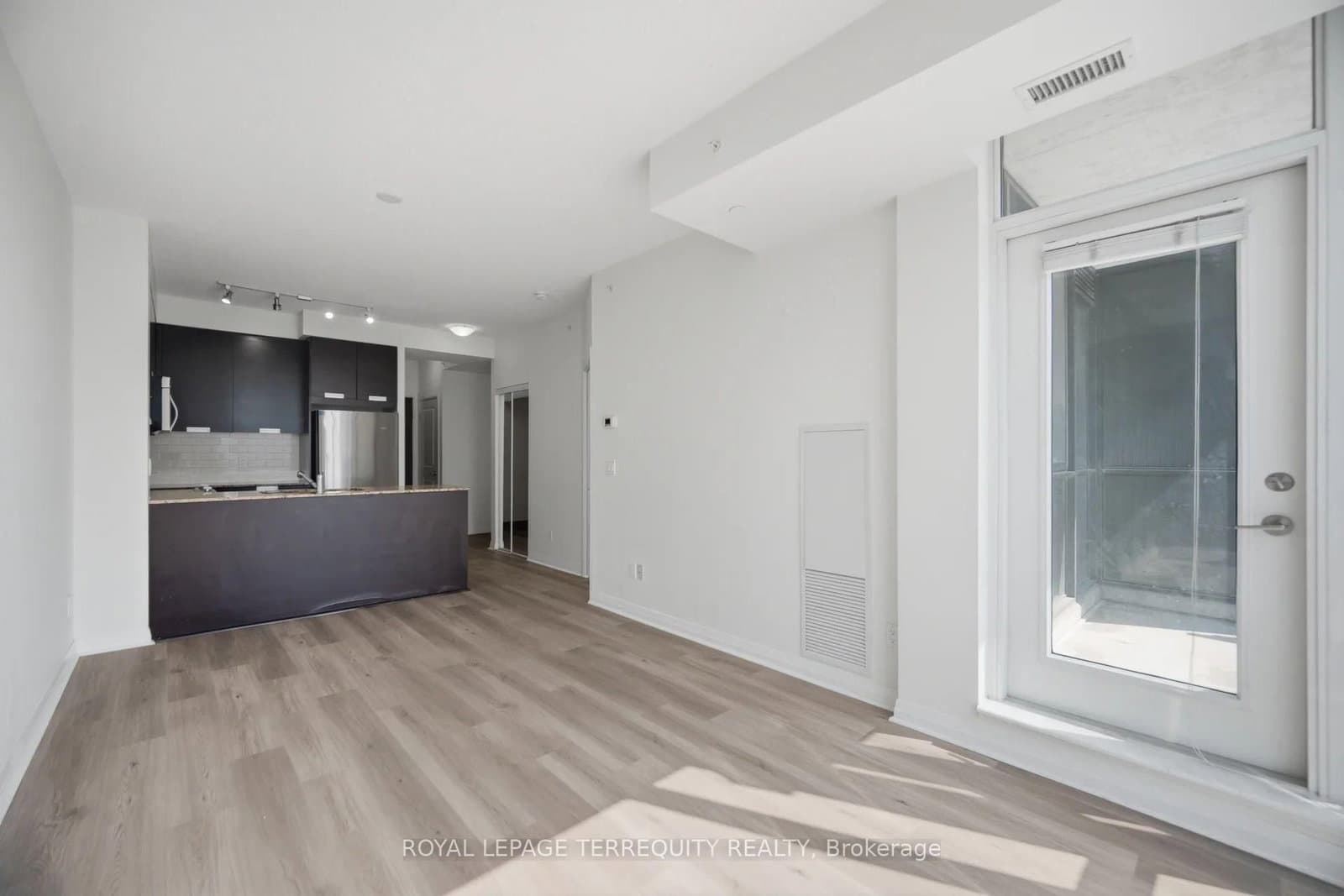 75 Eglinton Avenue W, Unit 703 thumbnail 17