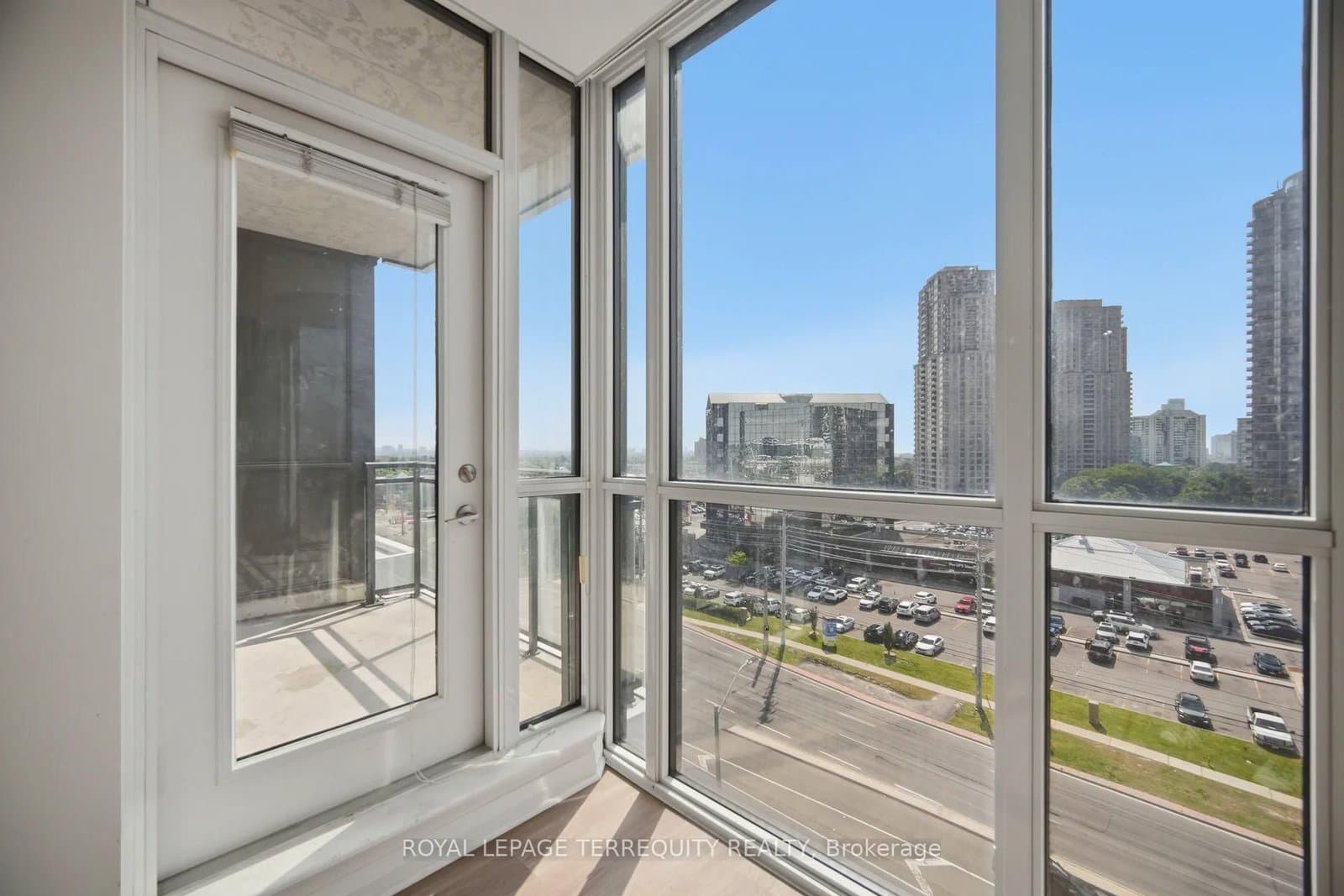 75 Eglinton Avenue W, Unit 703 thumbnail 18