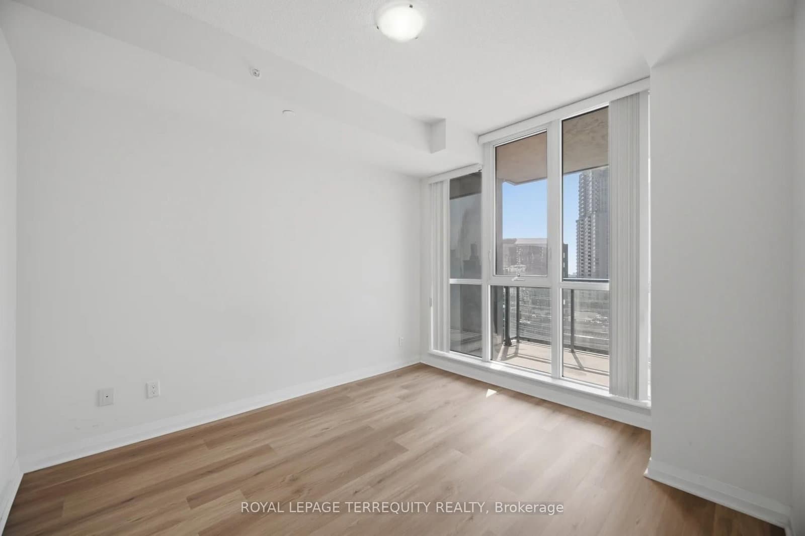 75 Eglinton Avenue W, Unit 703 thumbnail 19