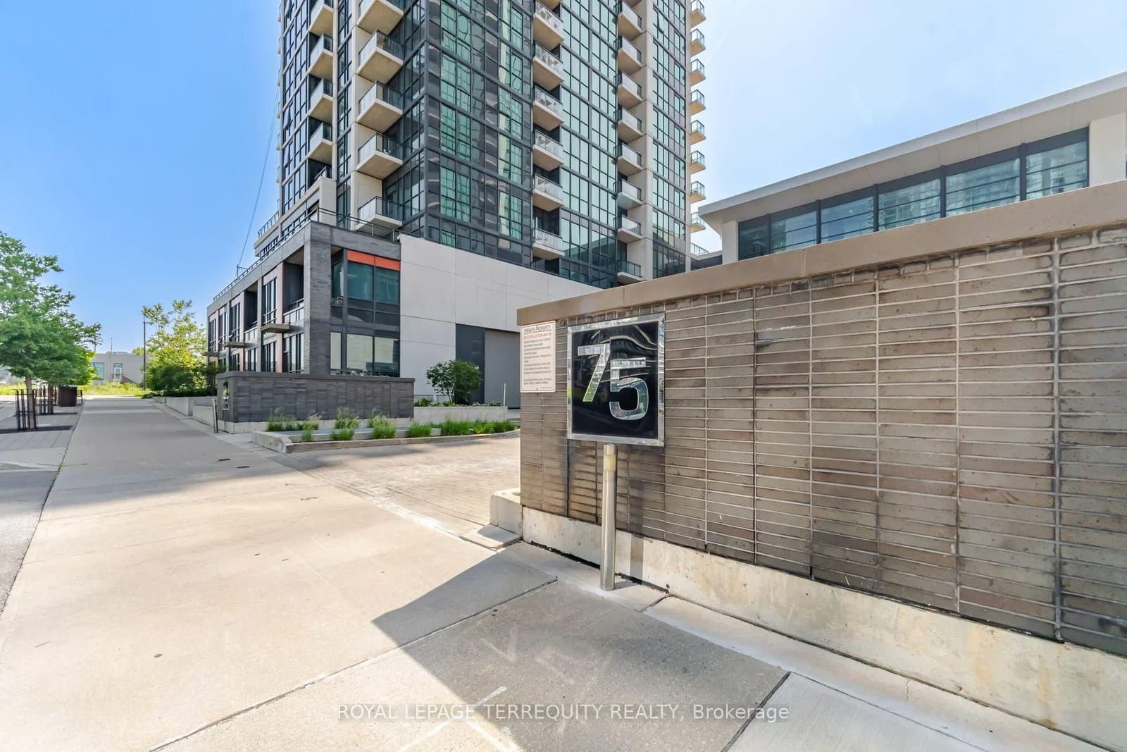 75 Eglinton Avenue W, Unit 703 thumbnail 2