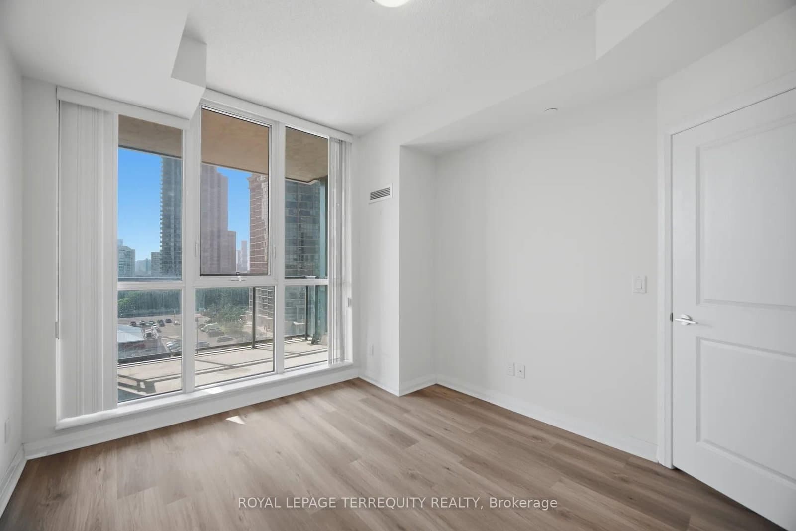 75 Eglinton Avenue W, Unit 703 thumbnail 20