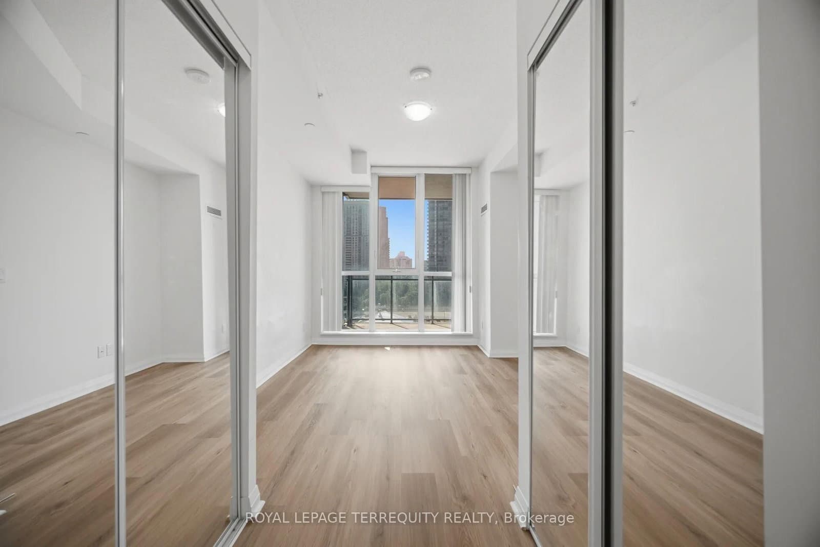 75 Eglinton Avenue W, Unit 703 thumbnail 22