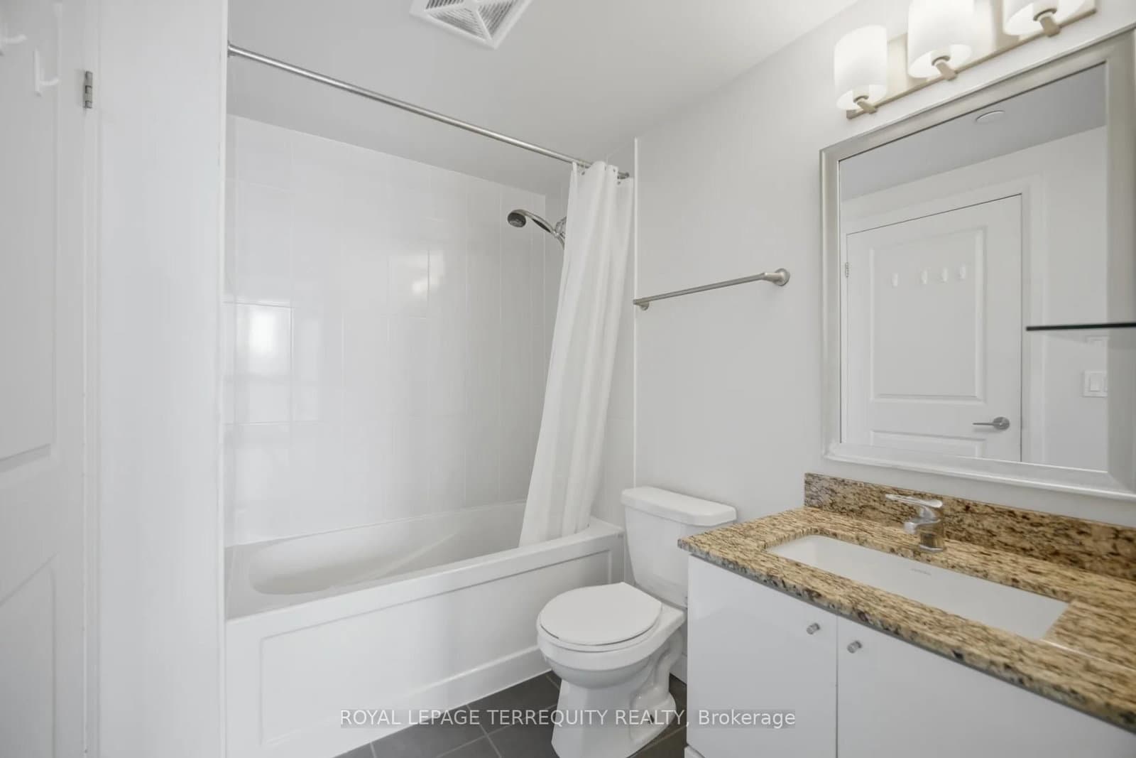 75 Eglinton Avenue W, Unit 703 thumbnail 23