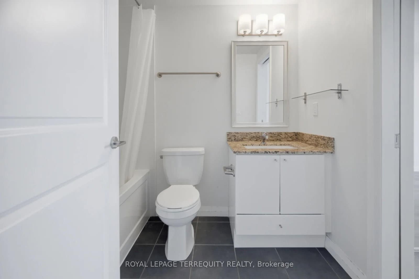 75 Eglinton Avenue W, Unit 703 thumbnail 25