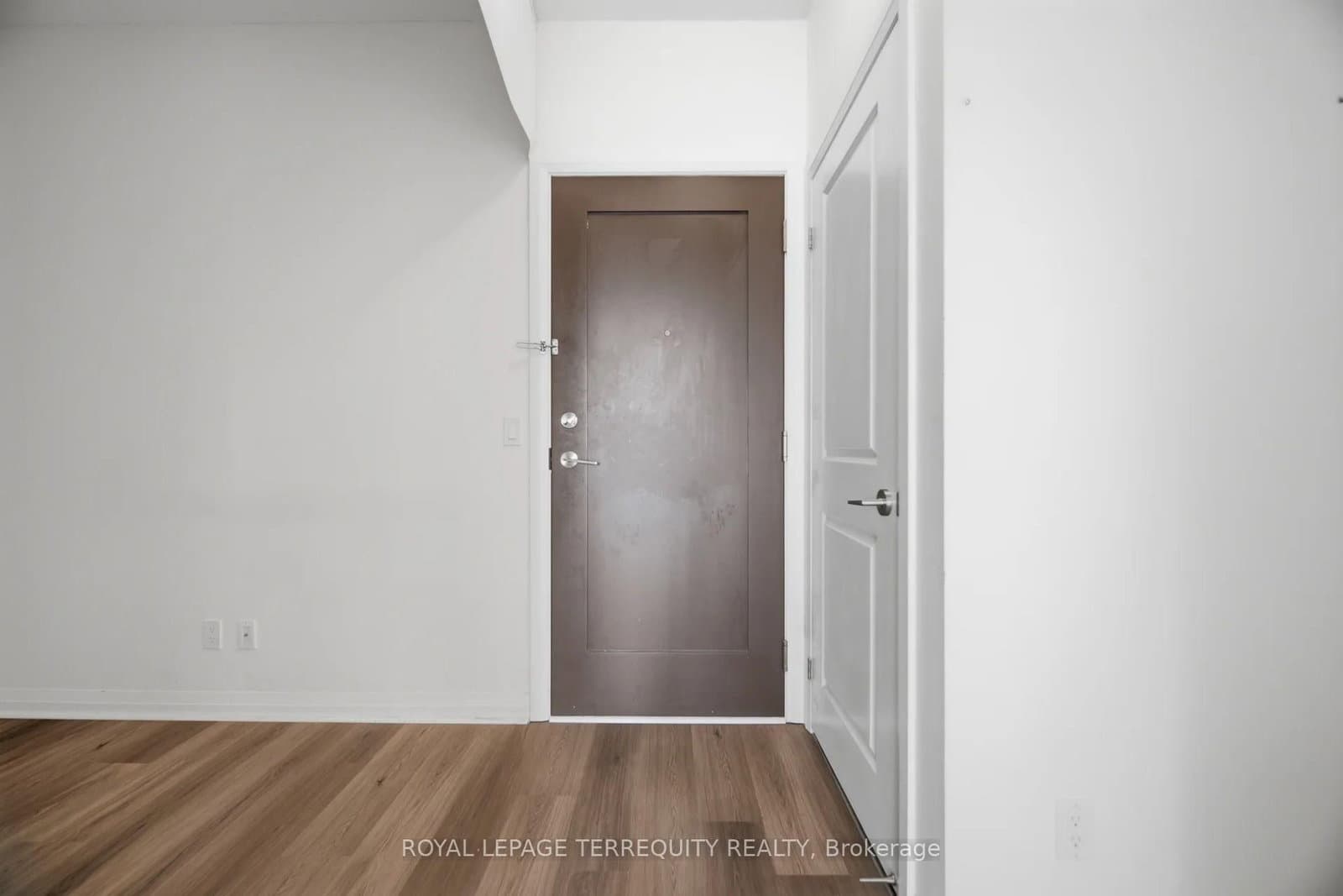 75 Eglinton Avenue W, Unit 703 thumbnail 5