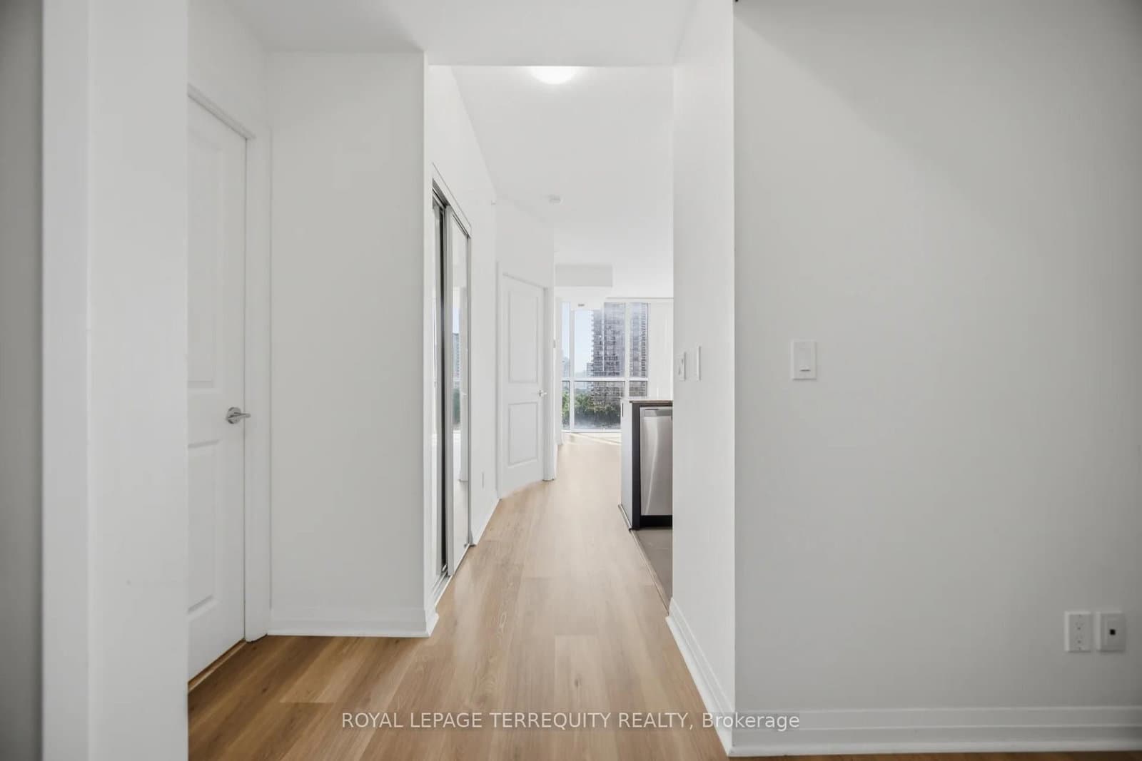 75 Eglinton Avenue W, Unit 703 thumbnail 6
