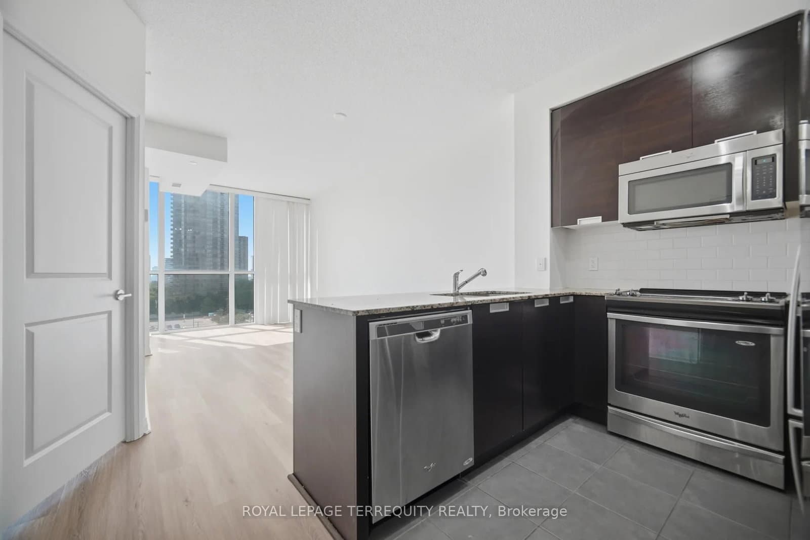 75 Eglinton Avenue W, Unit 703 thumbnail 7