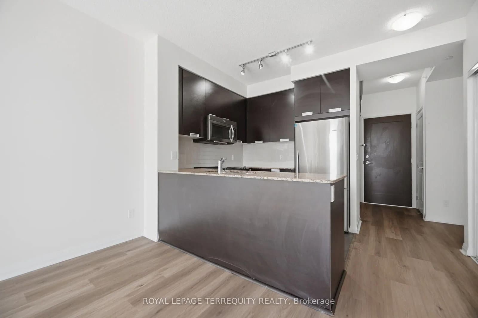 75 Eglinton Avenue W, Unit 703 thumbnail 8