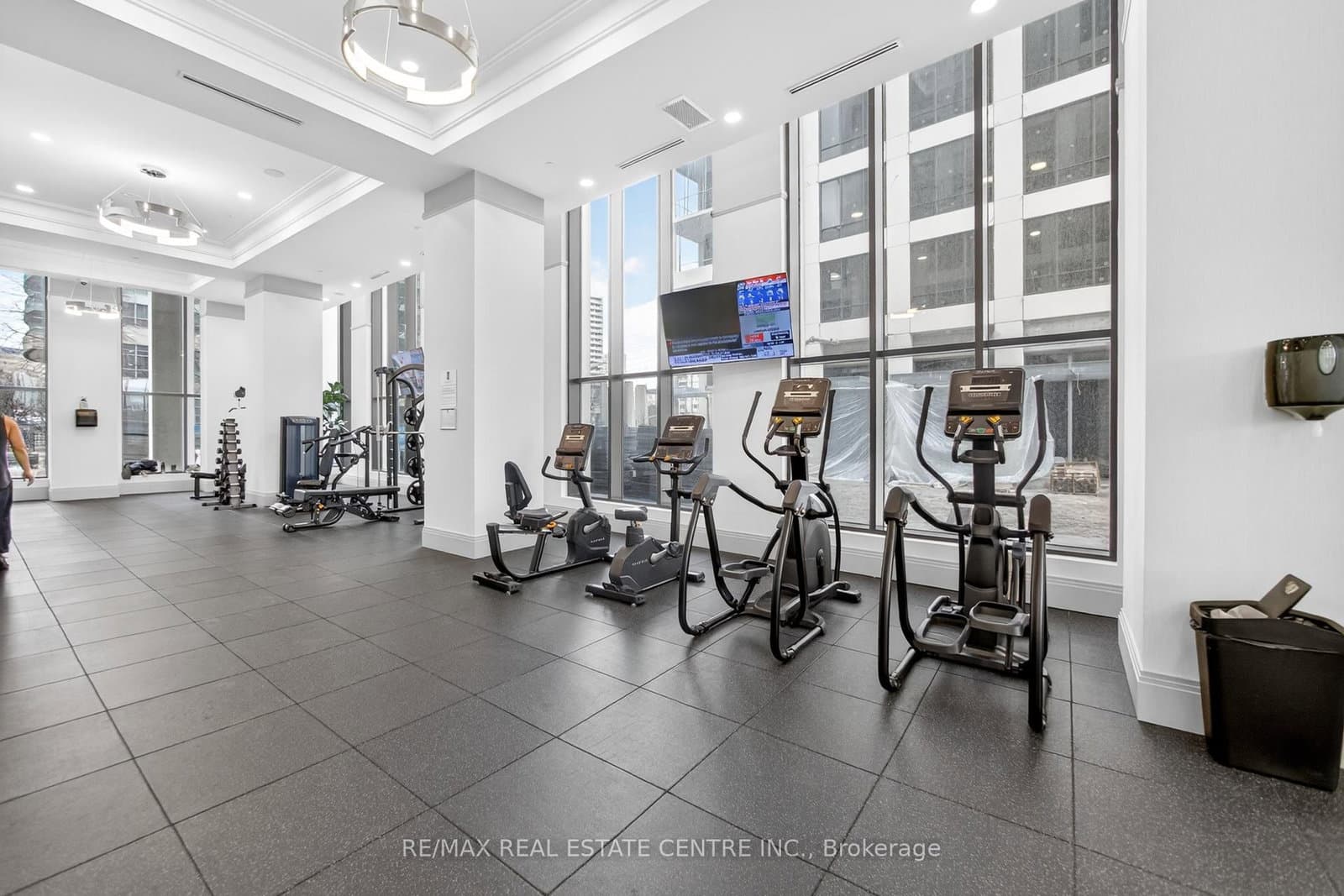 30 Elm Drive, Unit 610 thumbnail 32