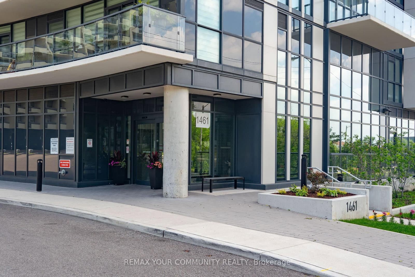 1461 Lawrence Avenue, Unit 1504 thumbnail 2